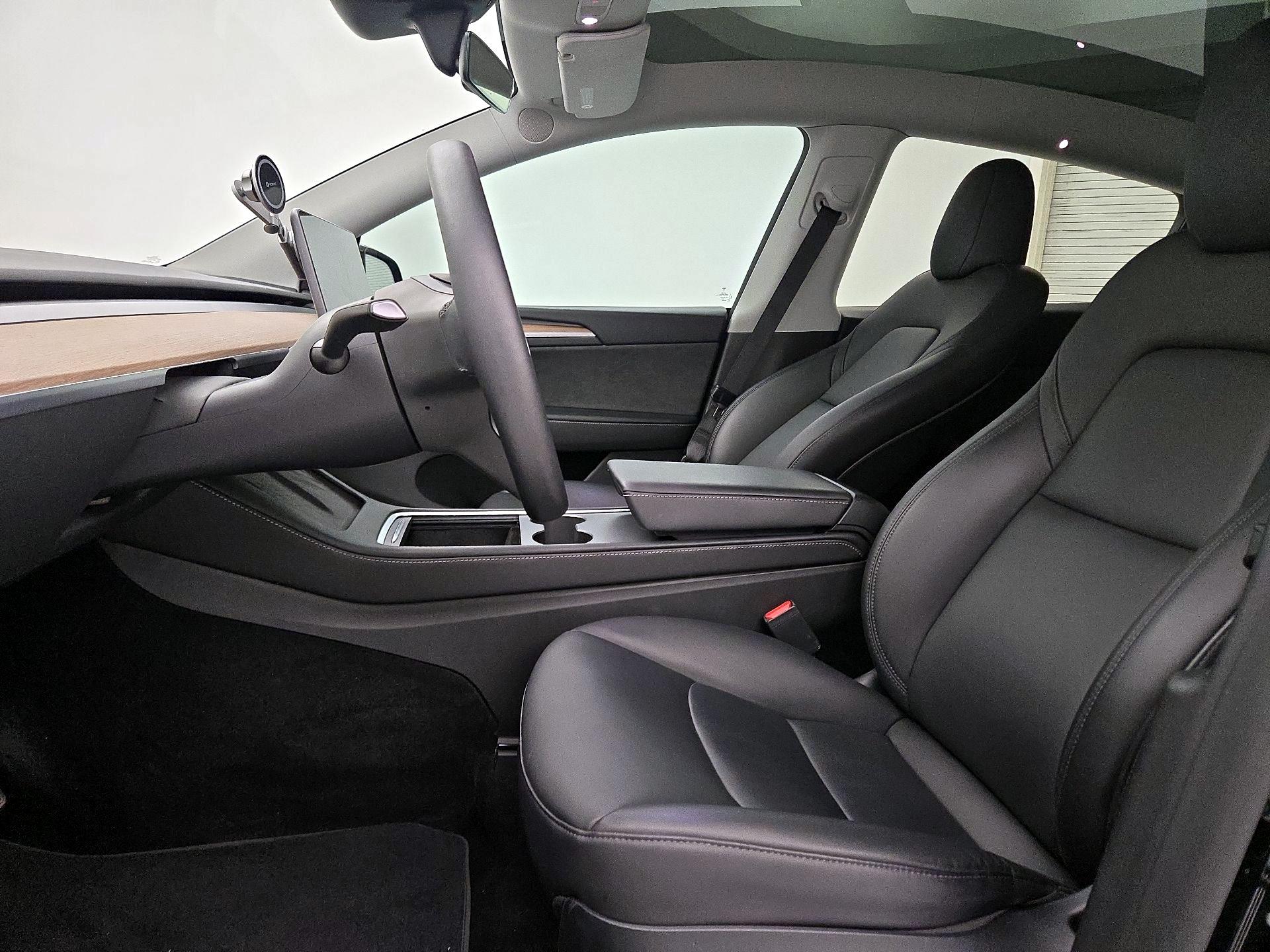 Thumbnail: 2023 Tesla Model Y - 11