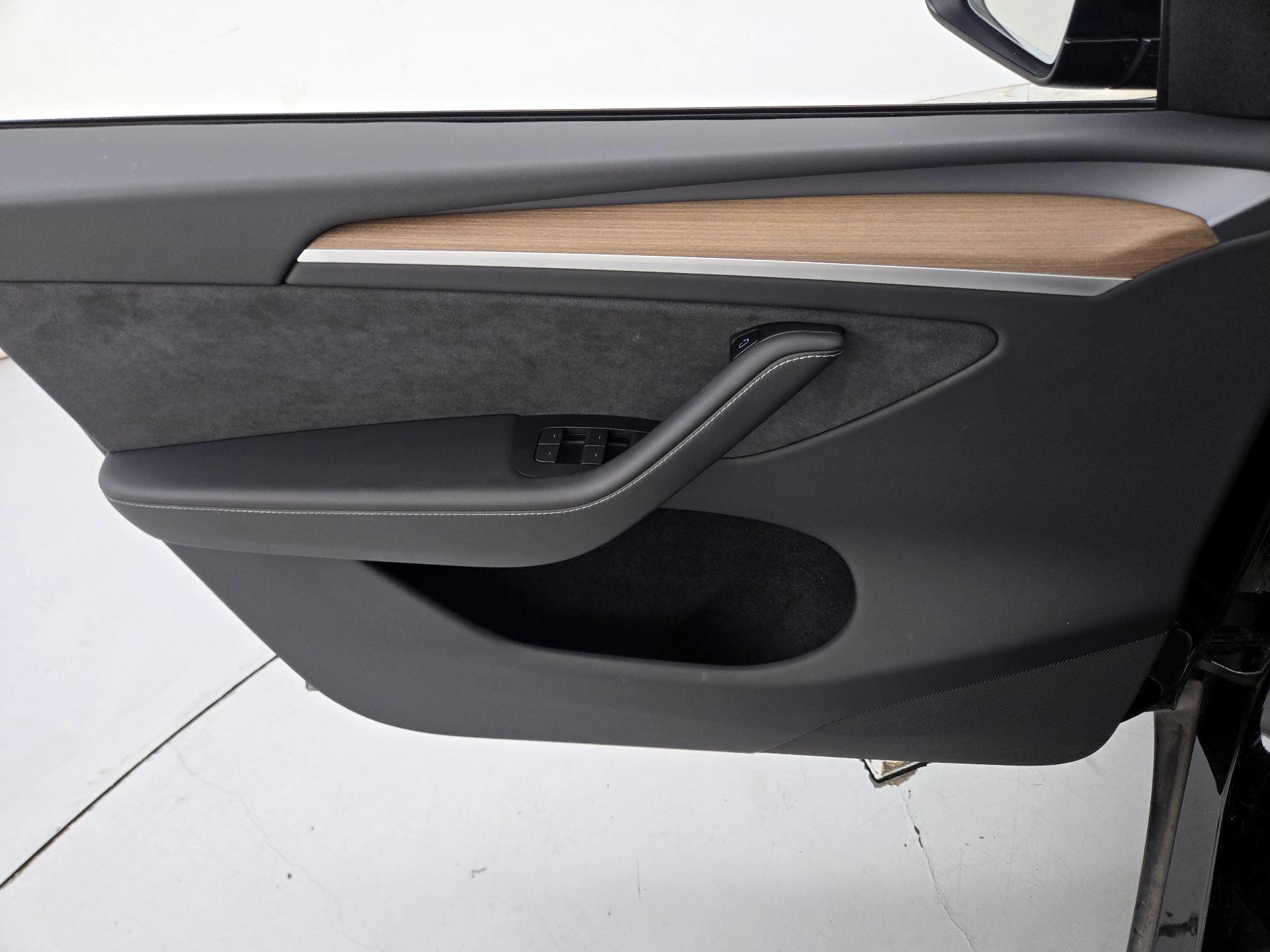 Thumbnail: 2023 Tesla Model Y - 12
