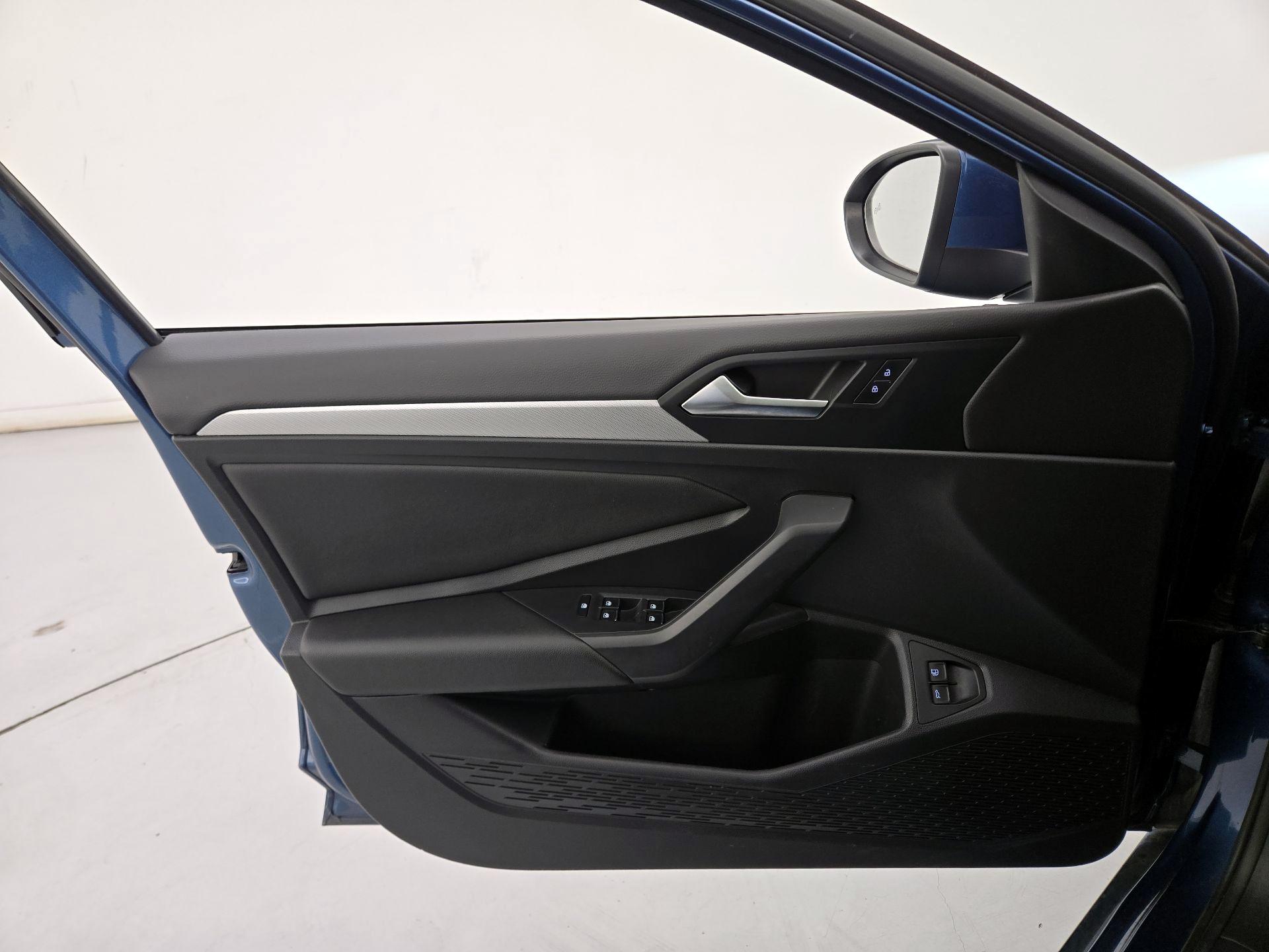 Thumbnail: 2021 Volkswagen Jetta - 12
