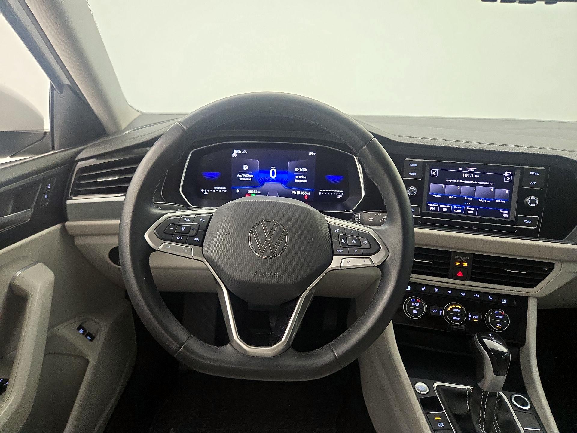 Thumbnail: 2023 Volkswagen Jetta - 10
