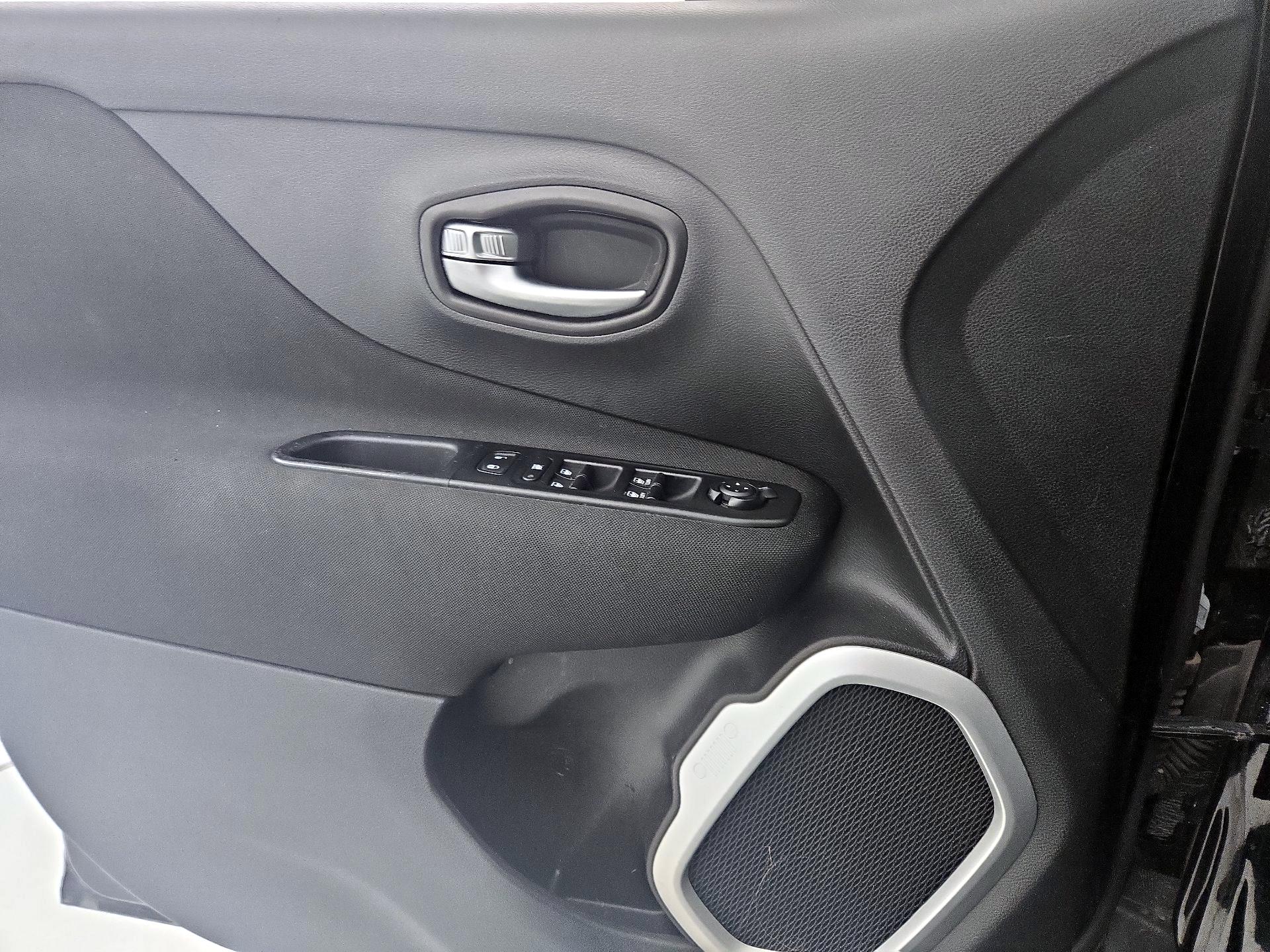 Thumbnail: 2020 Jeep Renegade - 12