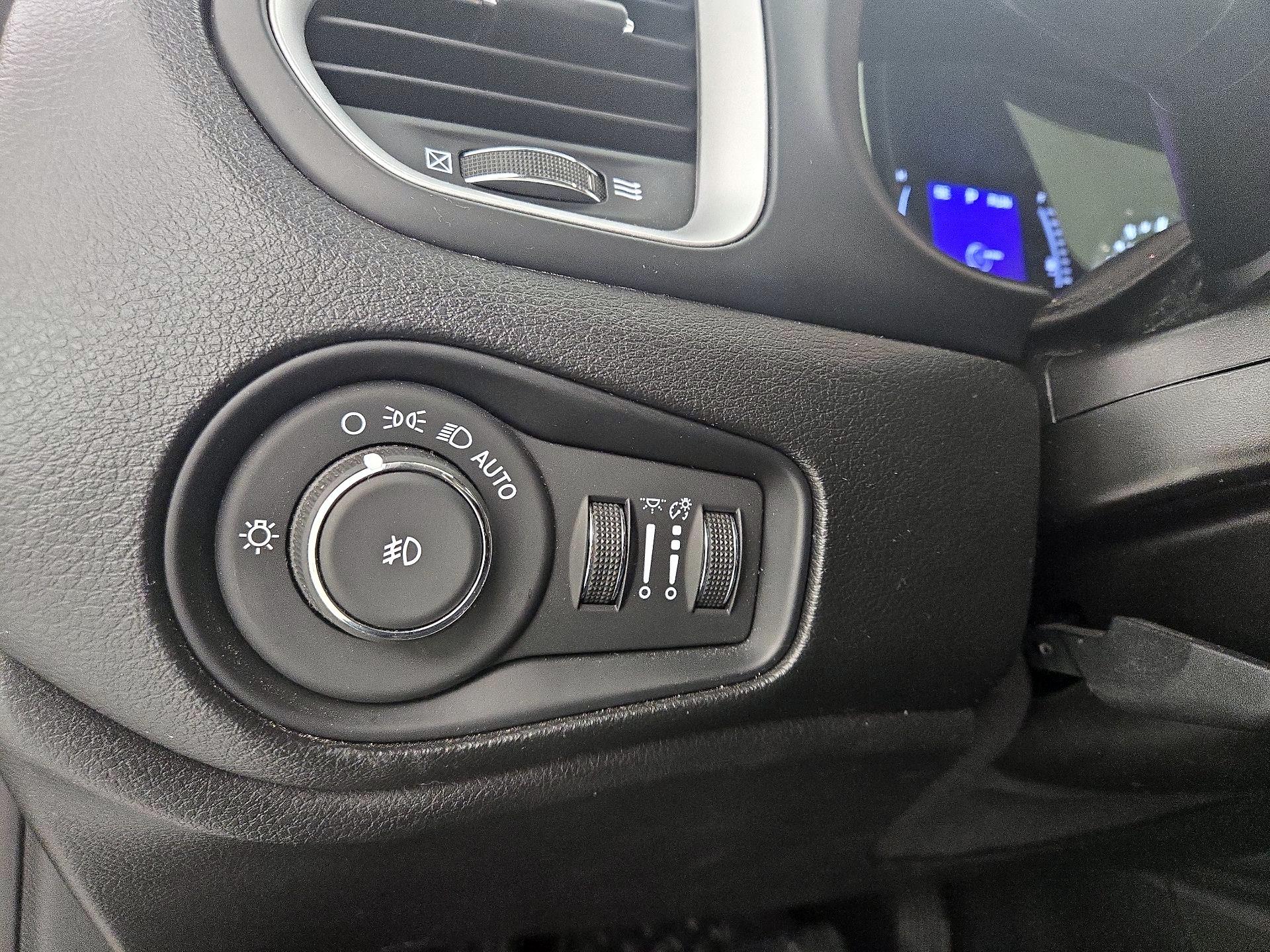 Thumbnail: 2020 Jeep Renegade - 13
