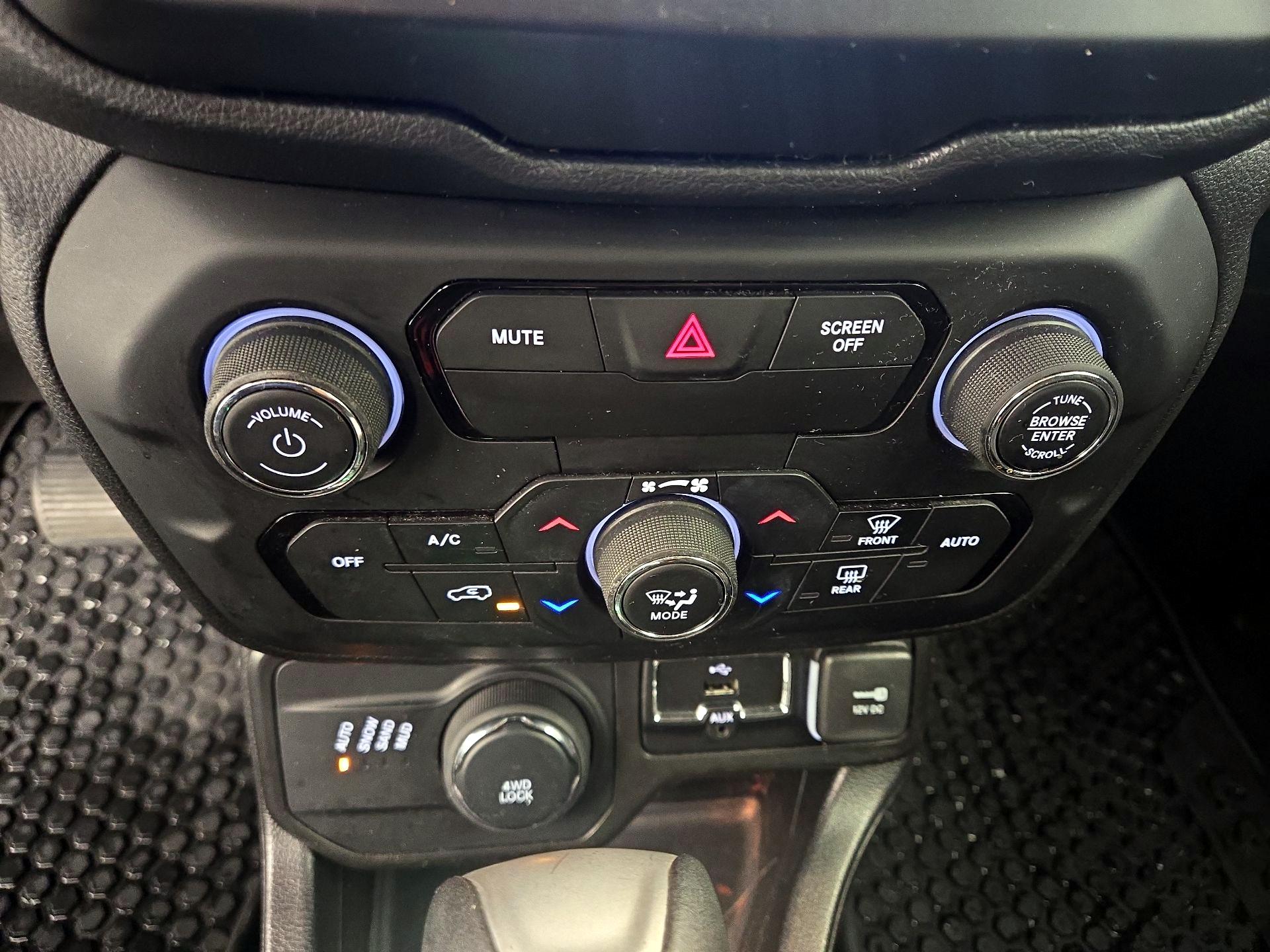 Thumbnail: 2020 Jeep Renegade - 16