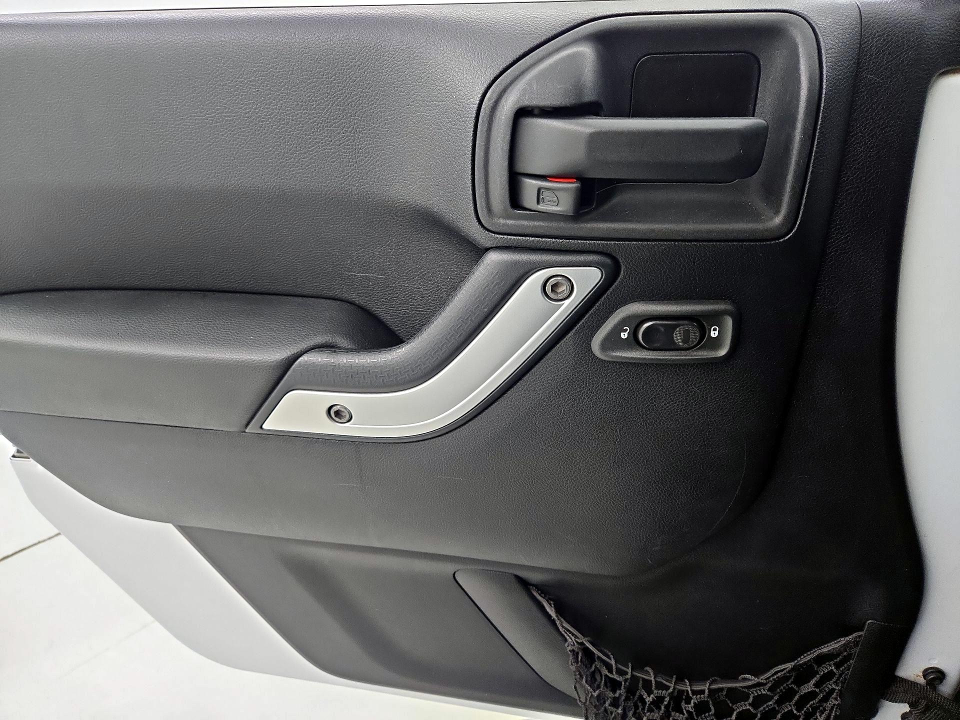 Thumbnail: 2014 Jeep Wrangler - 12