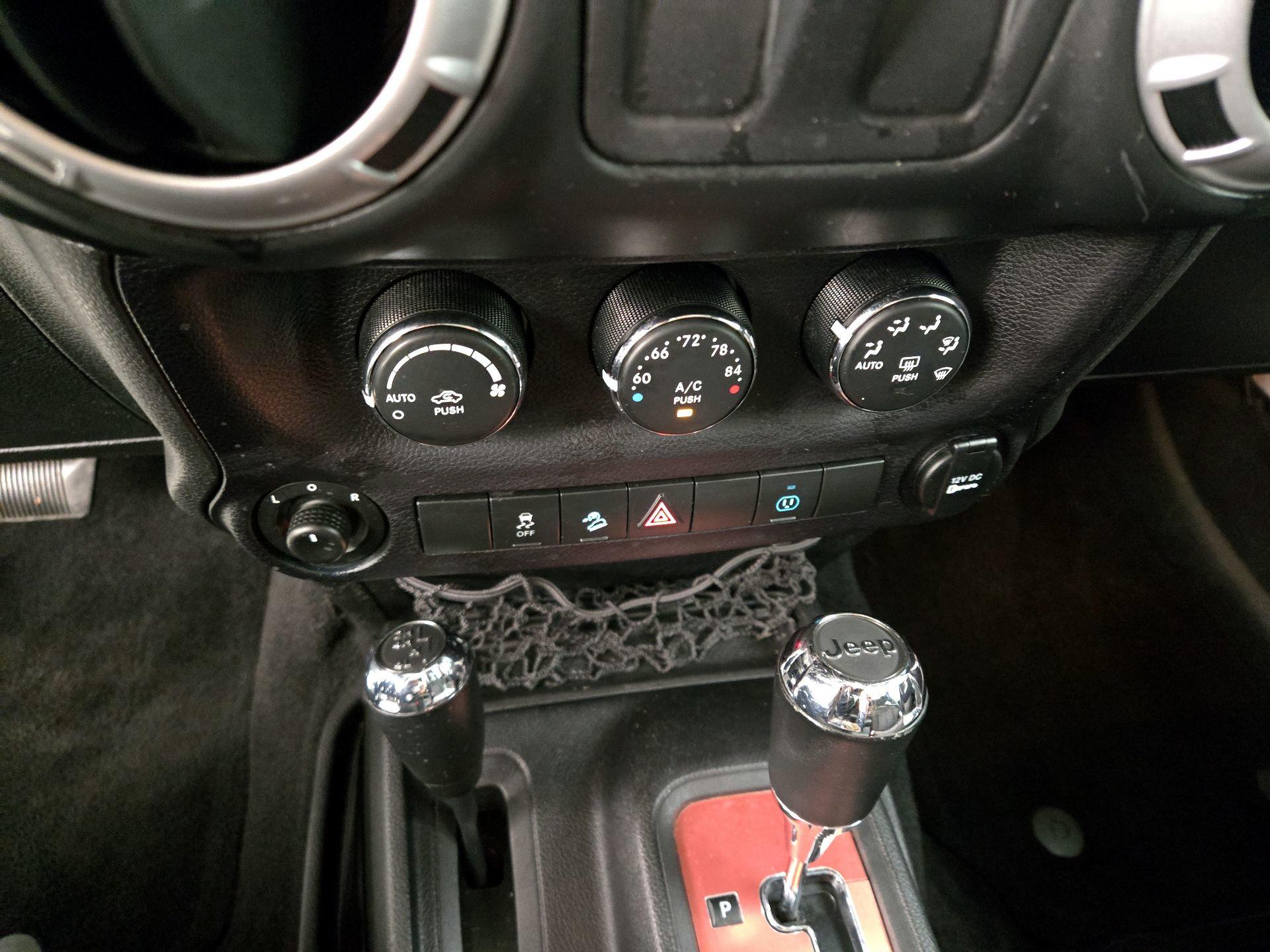 Thumbnail: 2014 Jeep Wrangler - 15