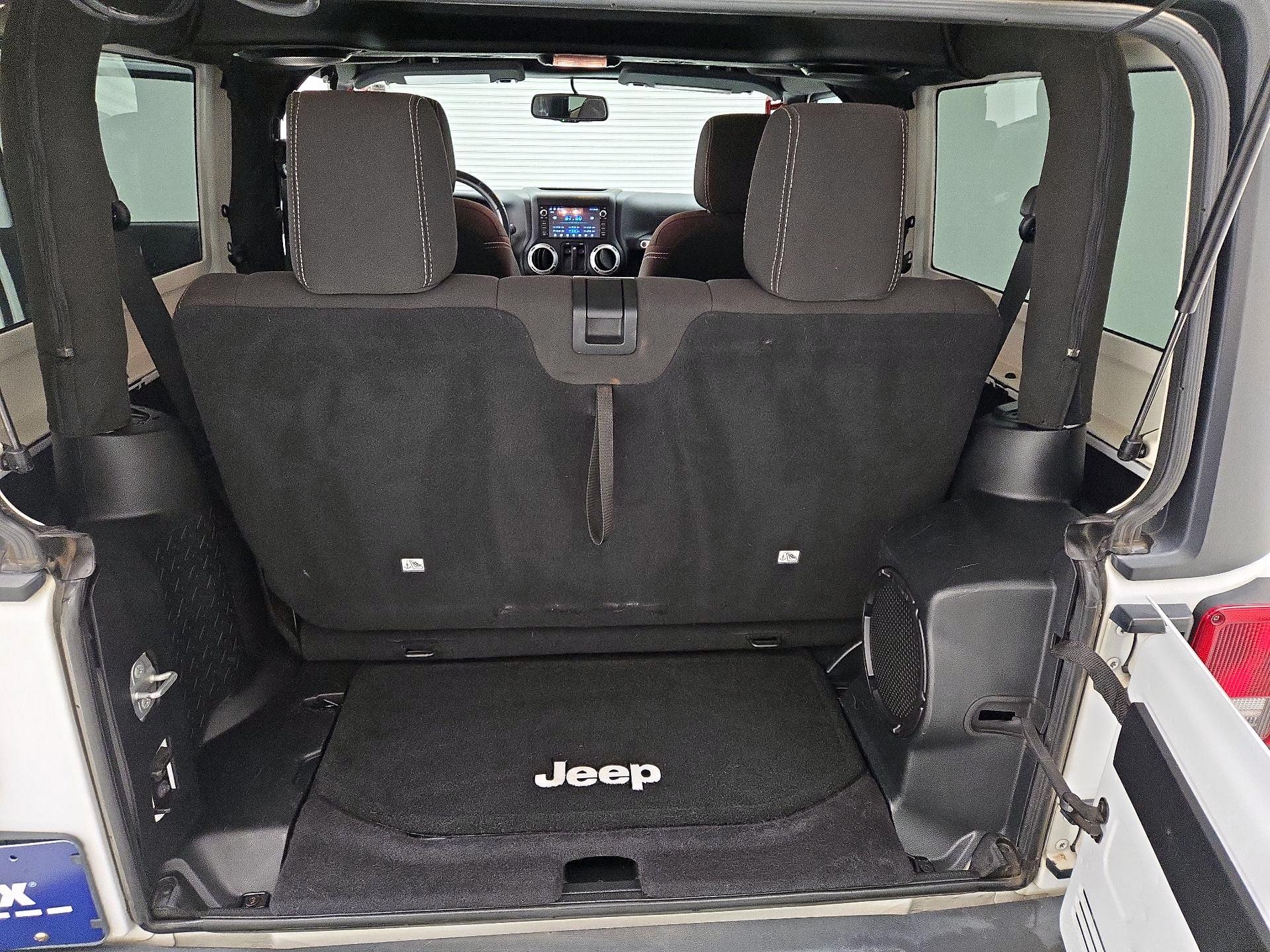 Thumbnail: 2014 Jeep Wrangler - 18