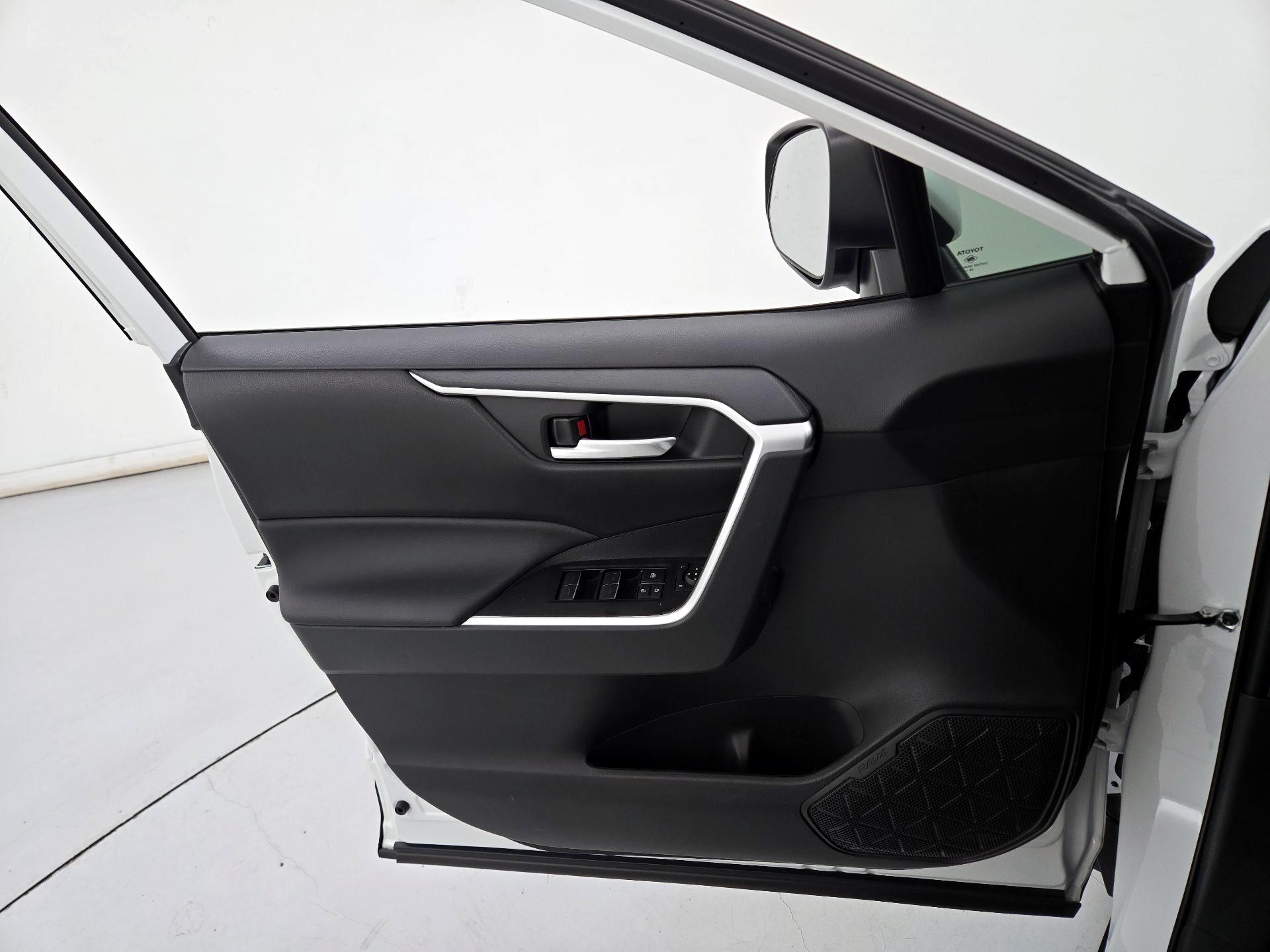 Thumbnail: 2025 Toyota RAV4 - 12