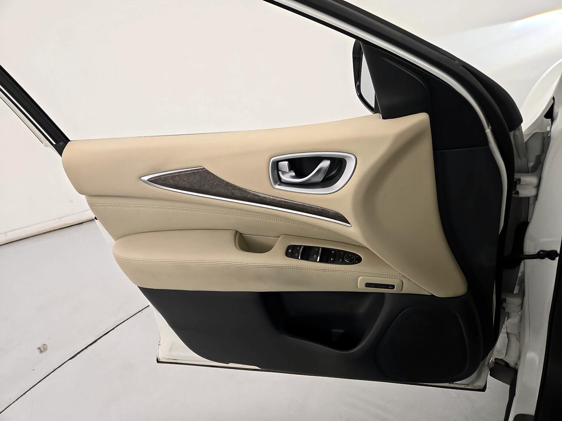 Thumbnail: 2015 INFINITI QX60 - 12