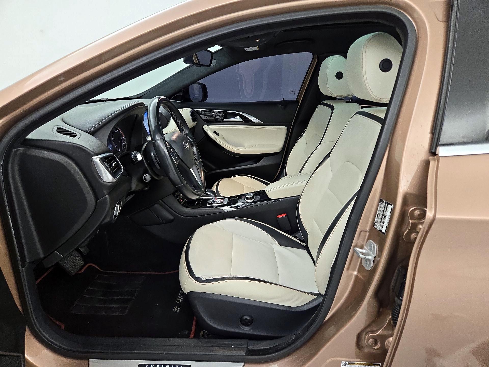 Thumbnail: 2018 INFINITI QX30 - 11