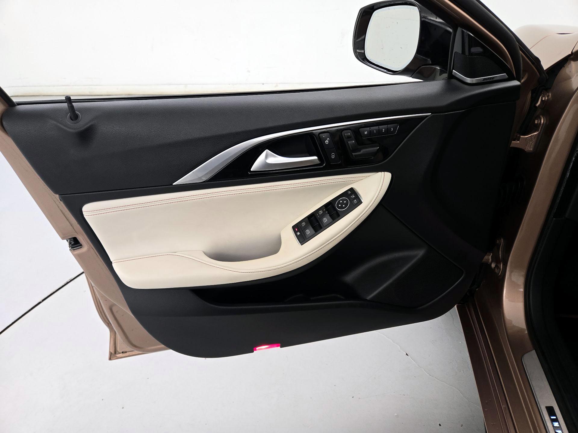 Thumbnail: 2018 INFINITI QX30 - 12