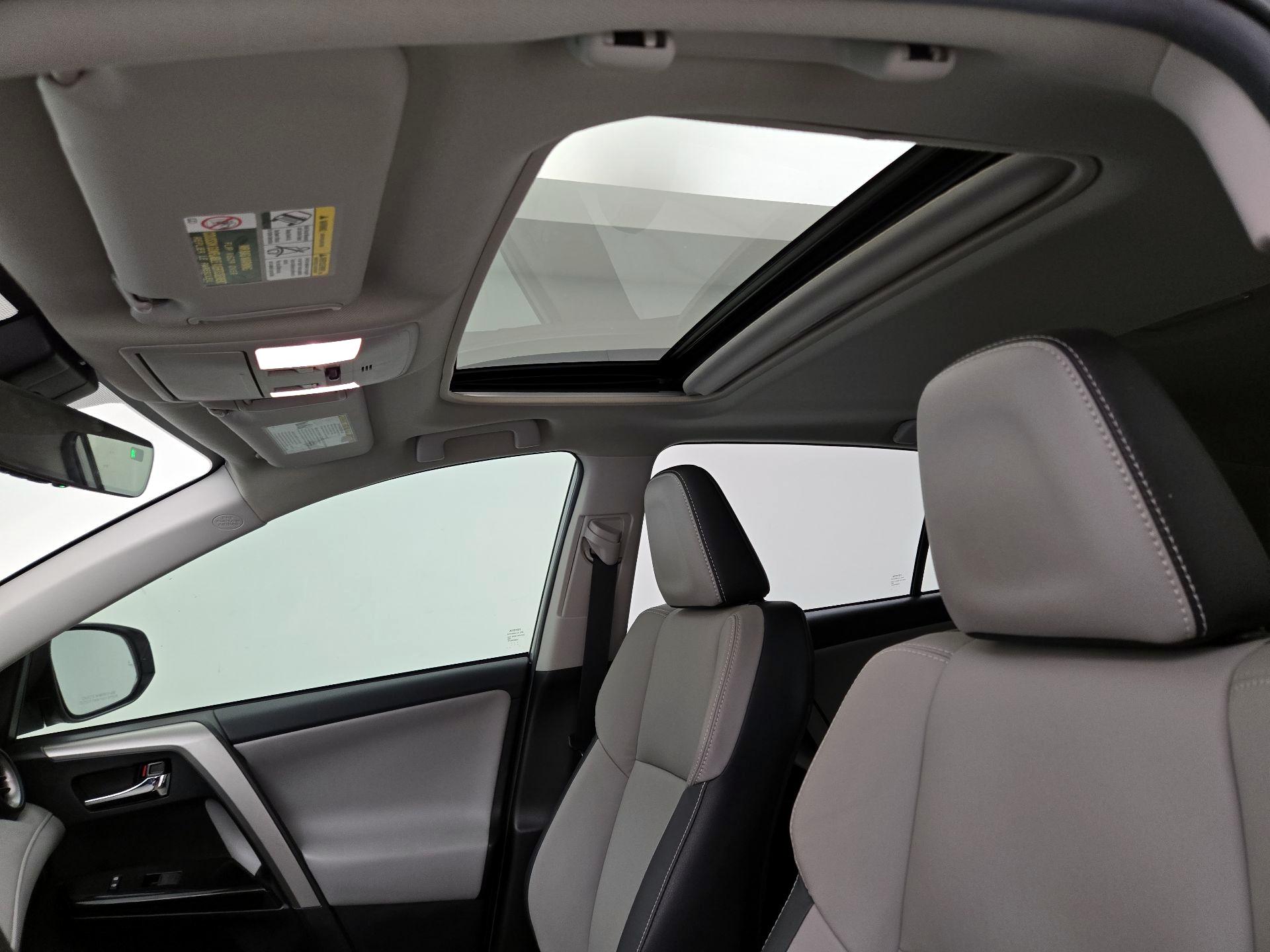 Thumbnail: 2017 Toyota RAV4 - 20