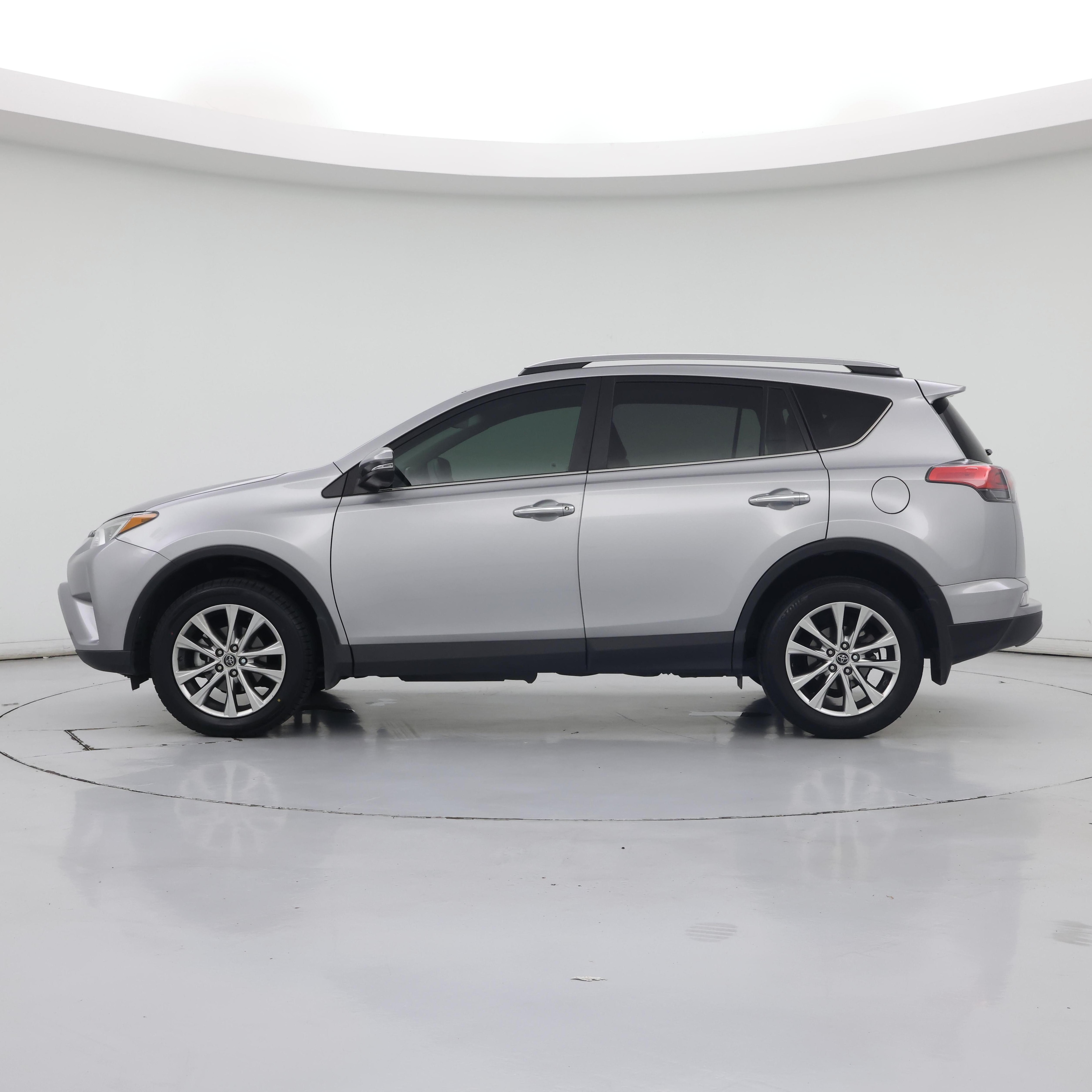Thumbnail: 2017 Toyota RAV4 - 3