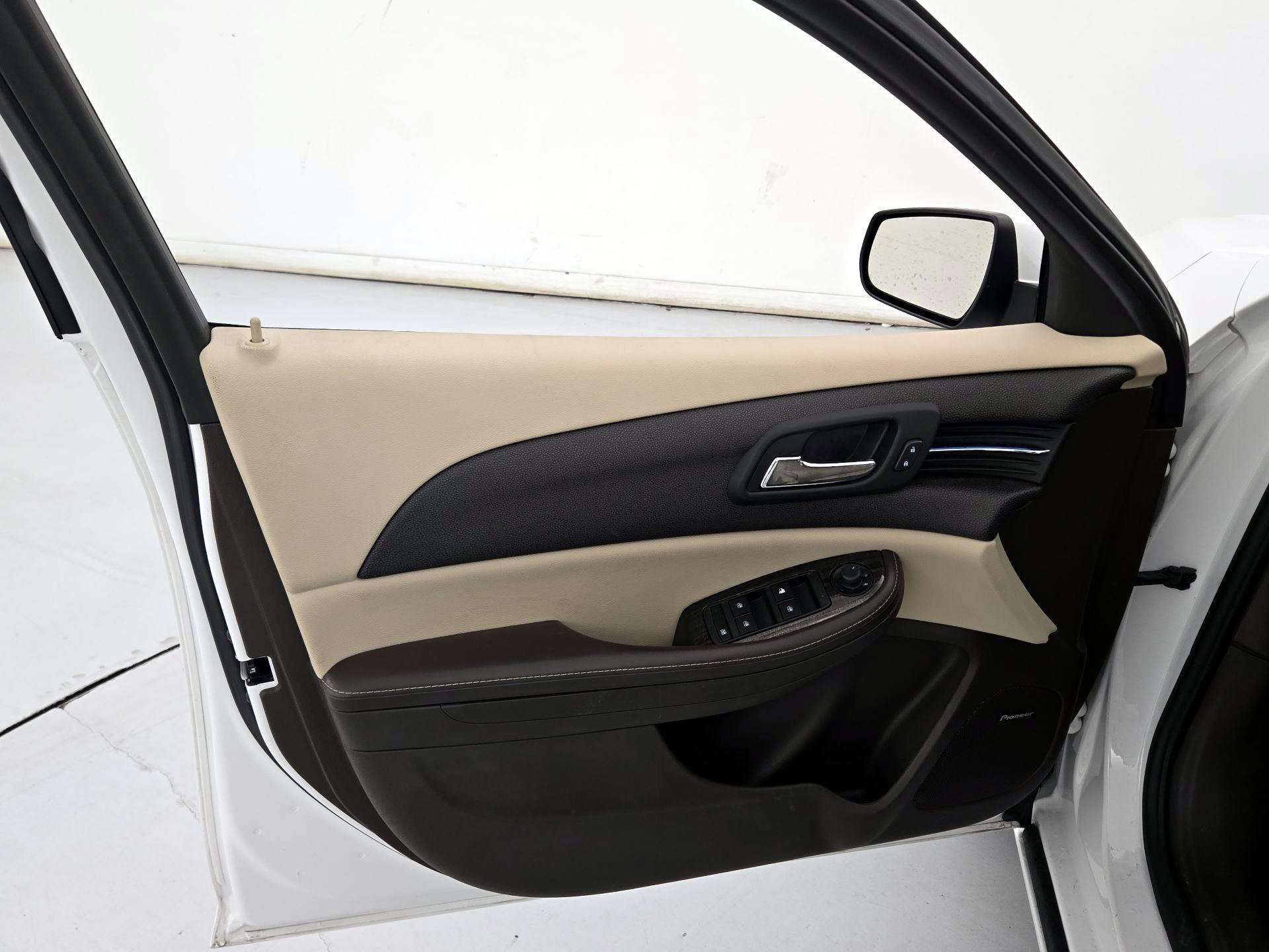 Thumbnail: 2015 Chevrolet Malibu - 12