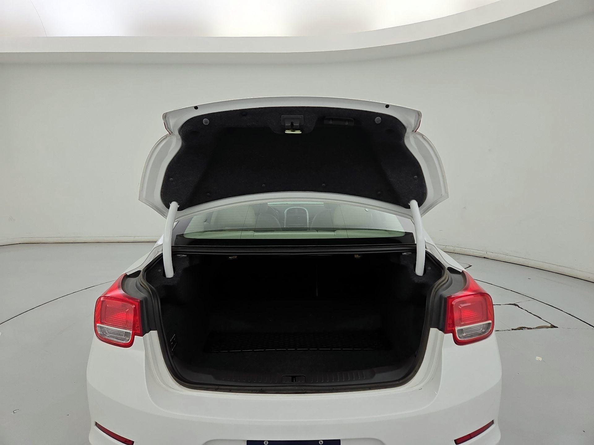 Thumbnail: 2015 Chevrolet Malibu - 20