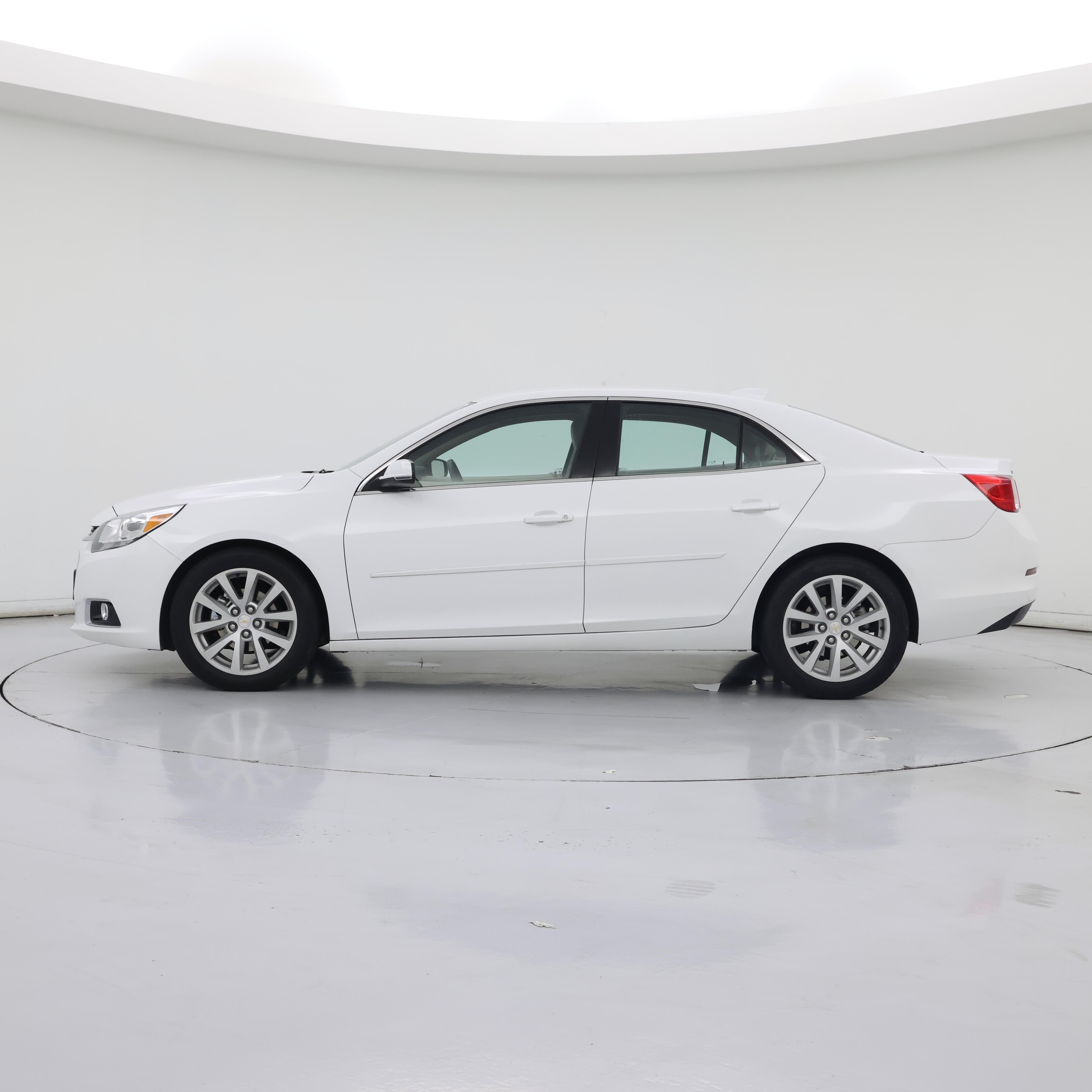 Thumbnail: 2015 Chevrolet Malibu - 3
