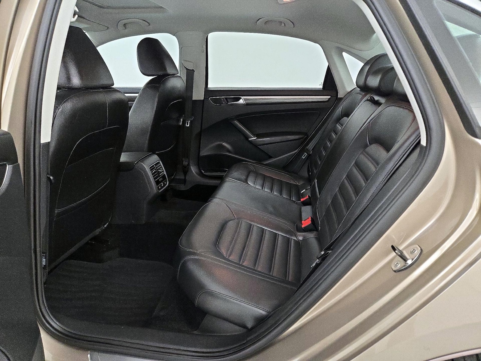 2017 Volkswagen Passat SEL Premium - Photo 22
