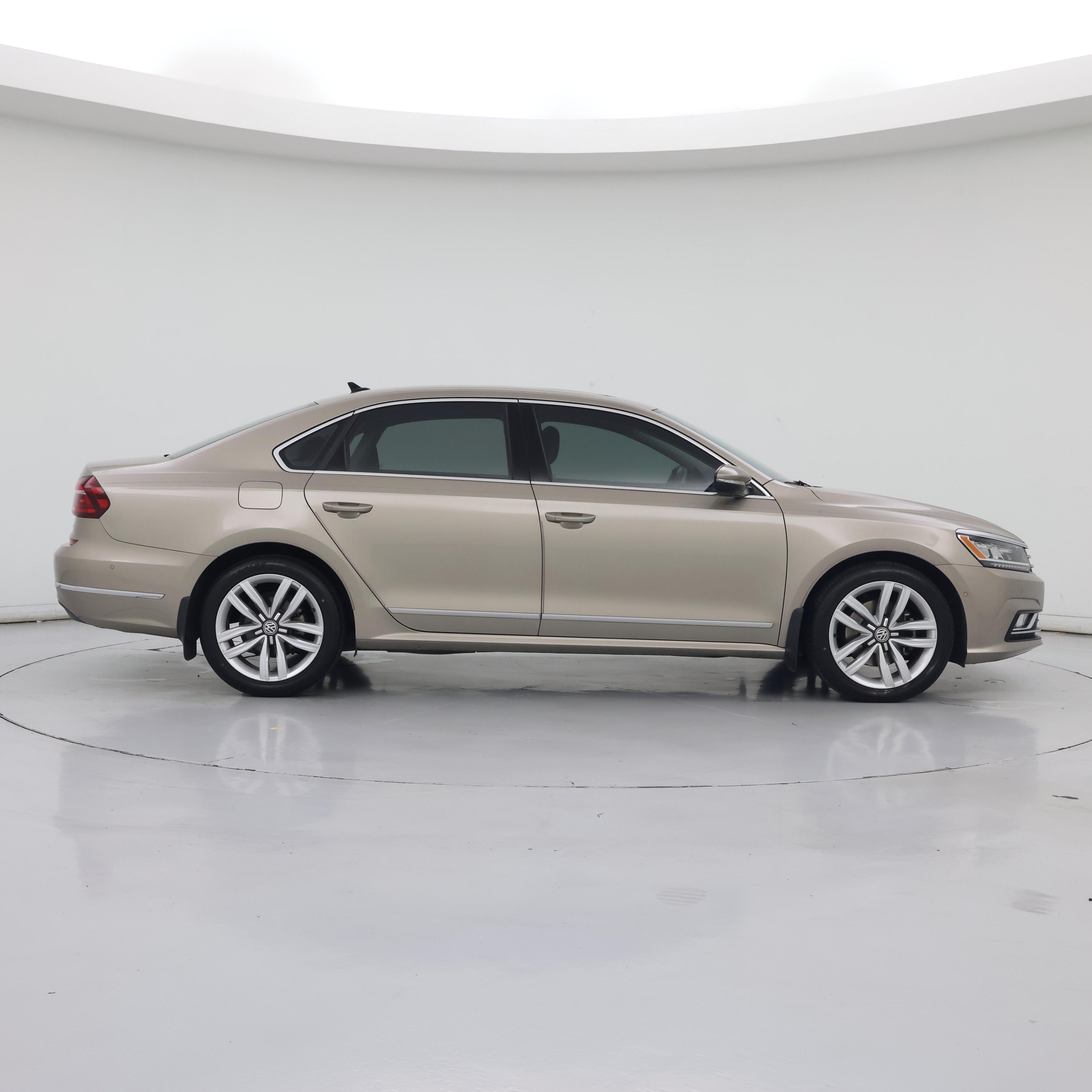 Thumbnail: 2017 Volkswagen Passat - 7