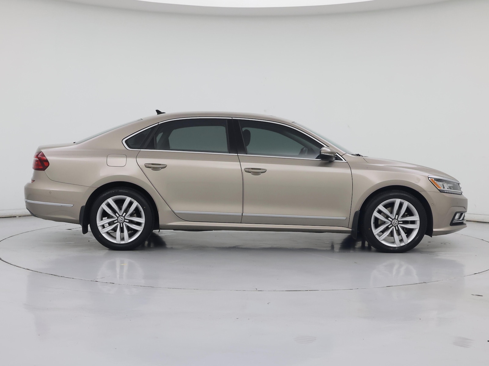 2017 Volkswagen Passat SEL Premium - Photo 8