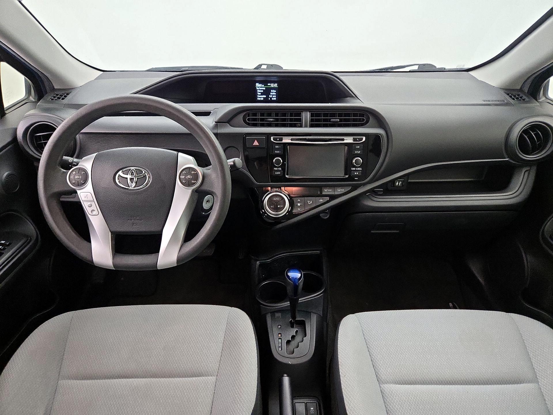 Thumbnail: 2016 Toyota Prius c - 9