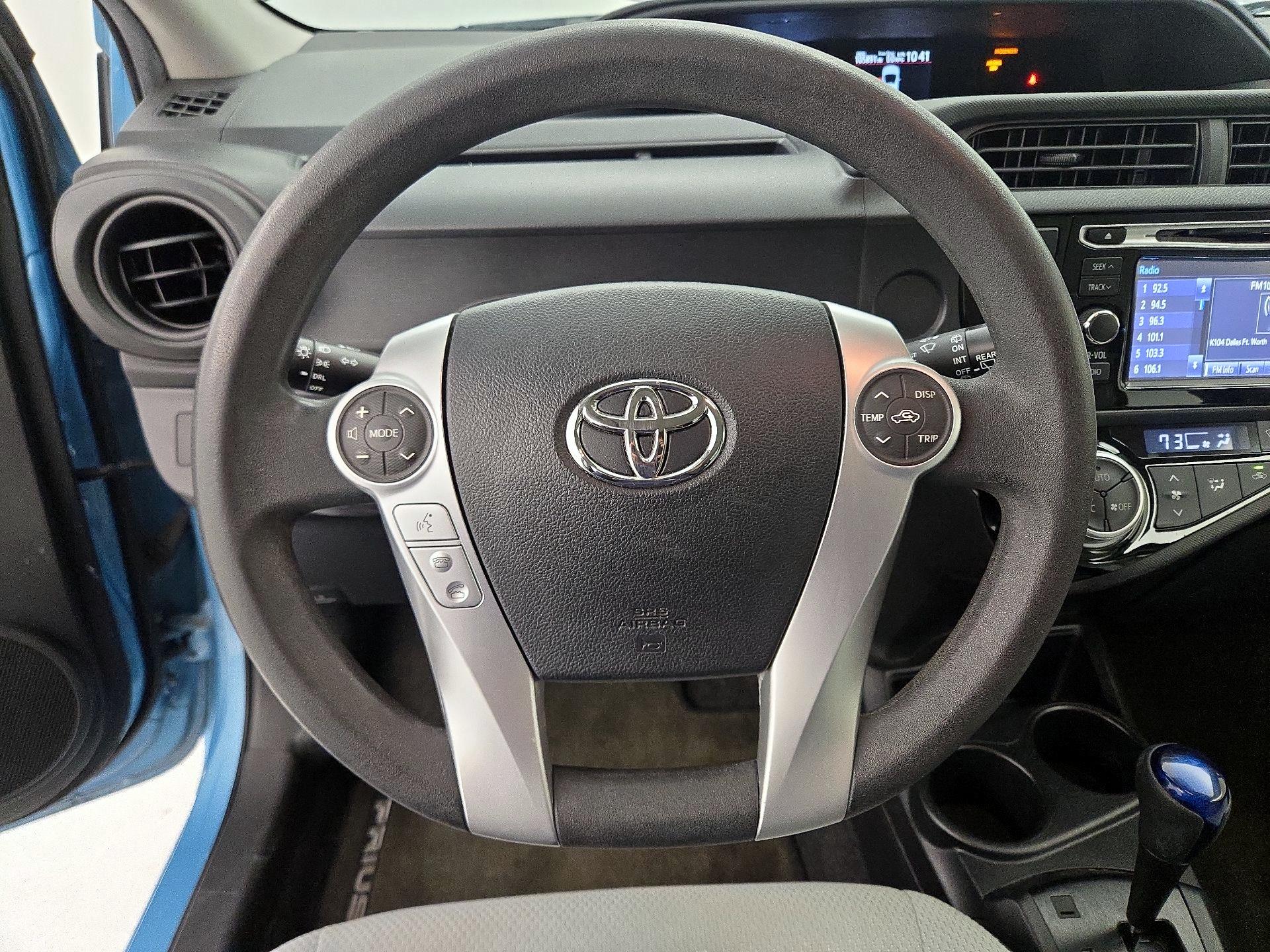 Thumbnail: 2016 Toyota Prius c - 10