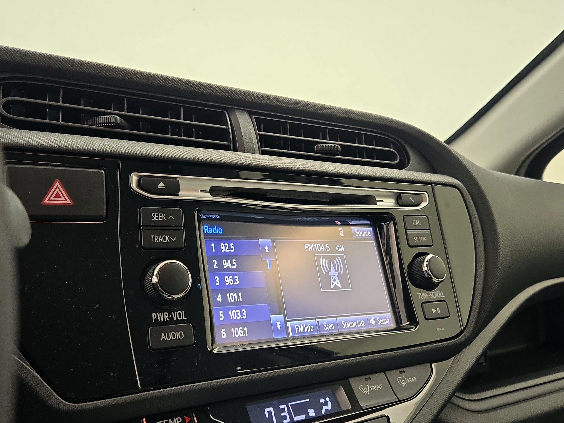 Thumbnail: 2016 Toyota Prius c - 14