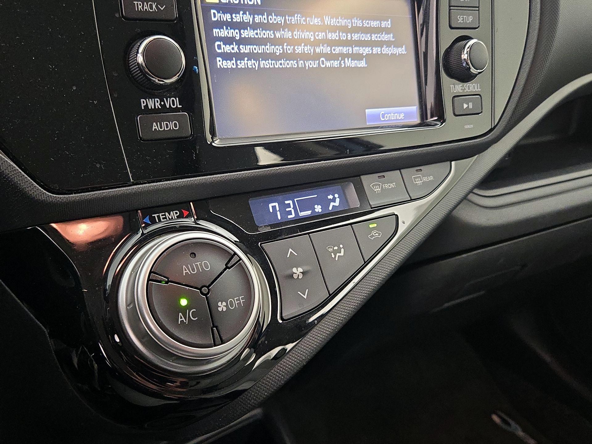 Thumbnail: 2016 Toyota Prius c - 15