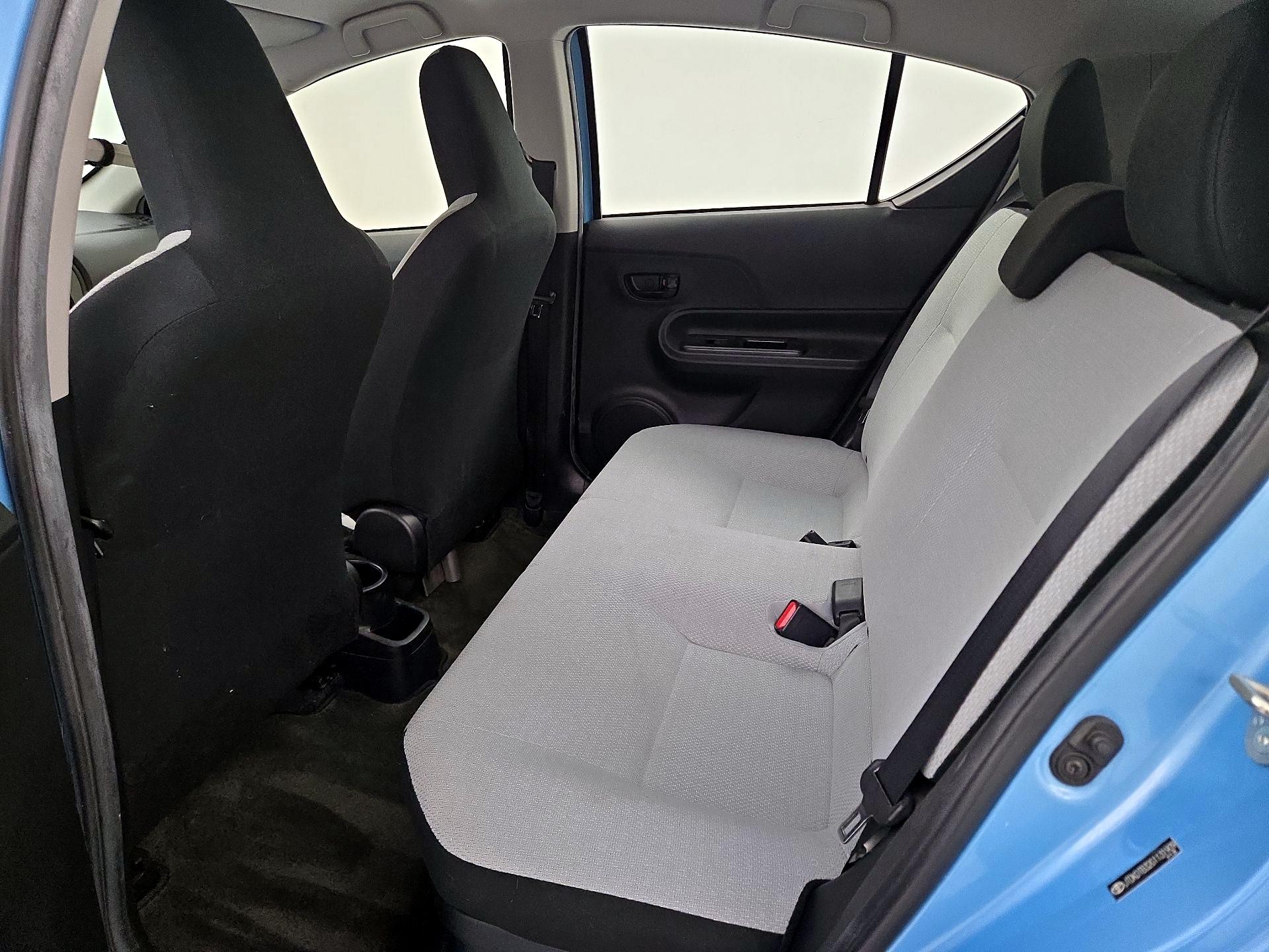 Thumbnail: 2016 Toyota Prius c - 18
