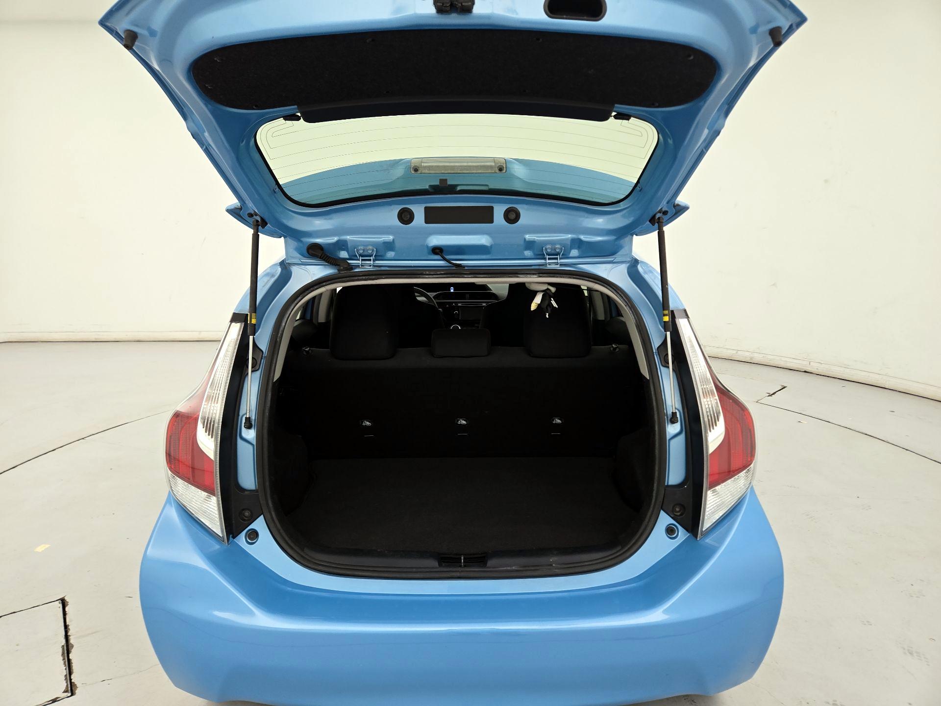 Thumbnail: 2016 Toyota Prius c - 19