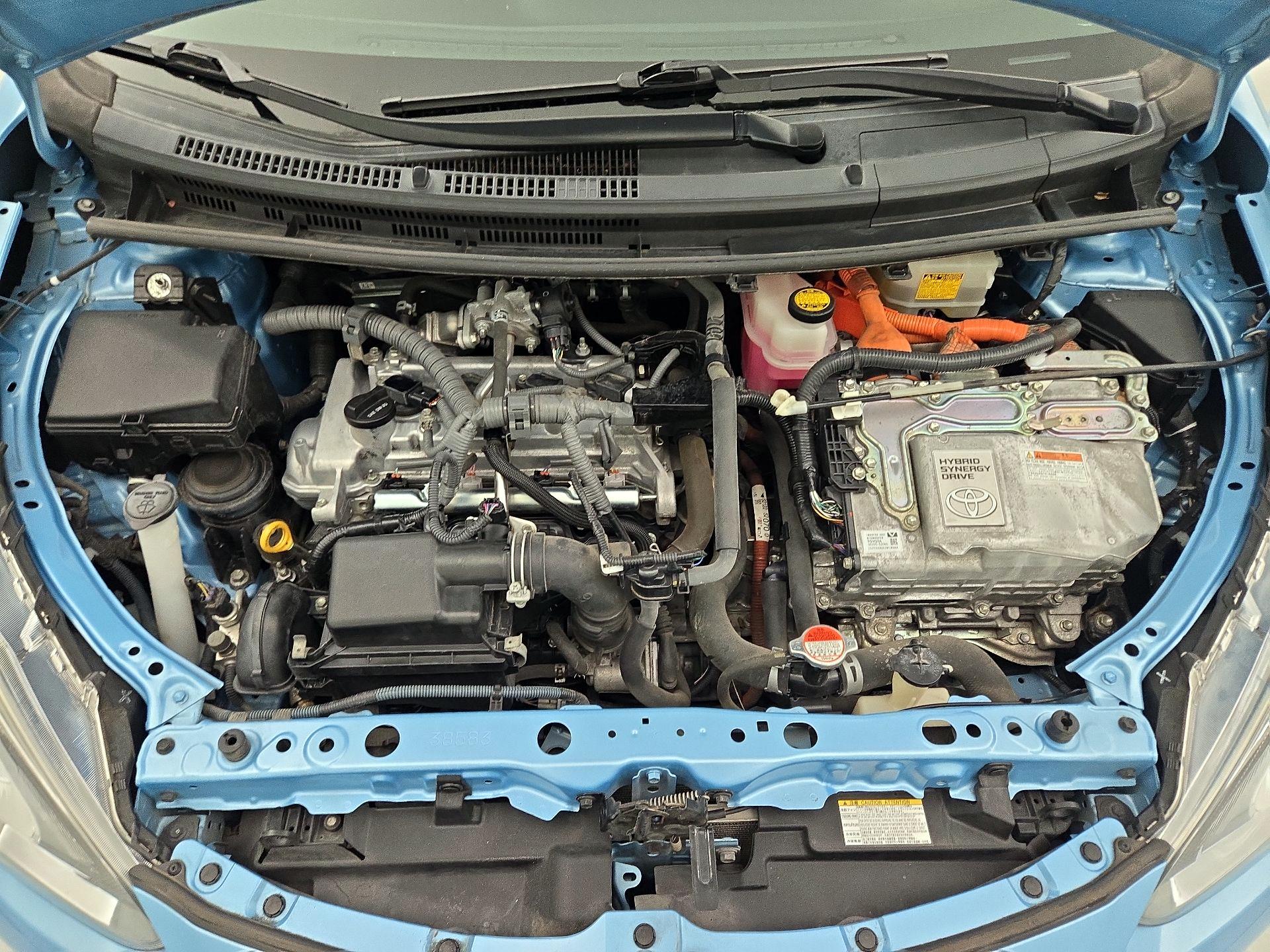 Thumbnail: 2016 Toyota Prius c - 20