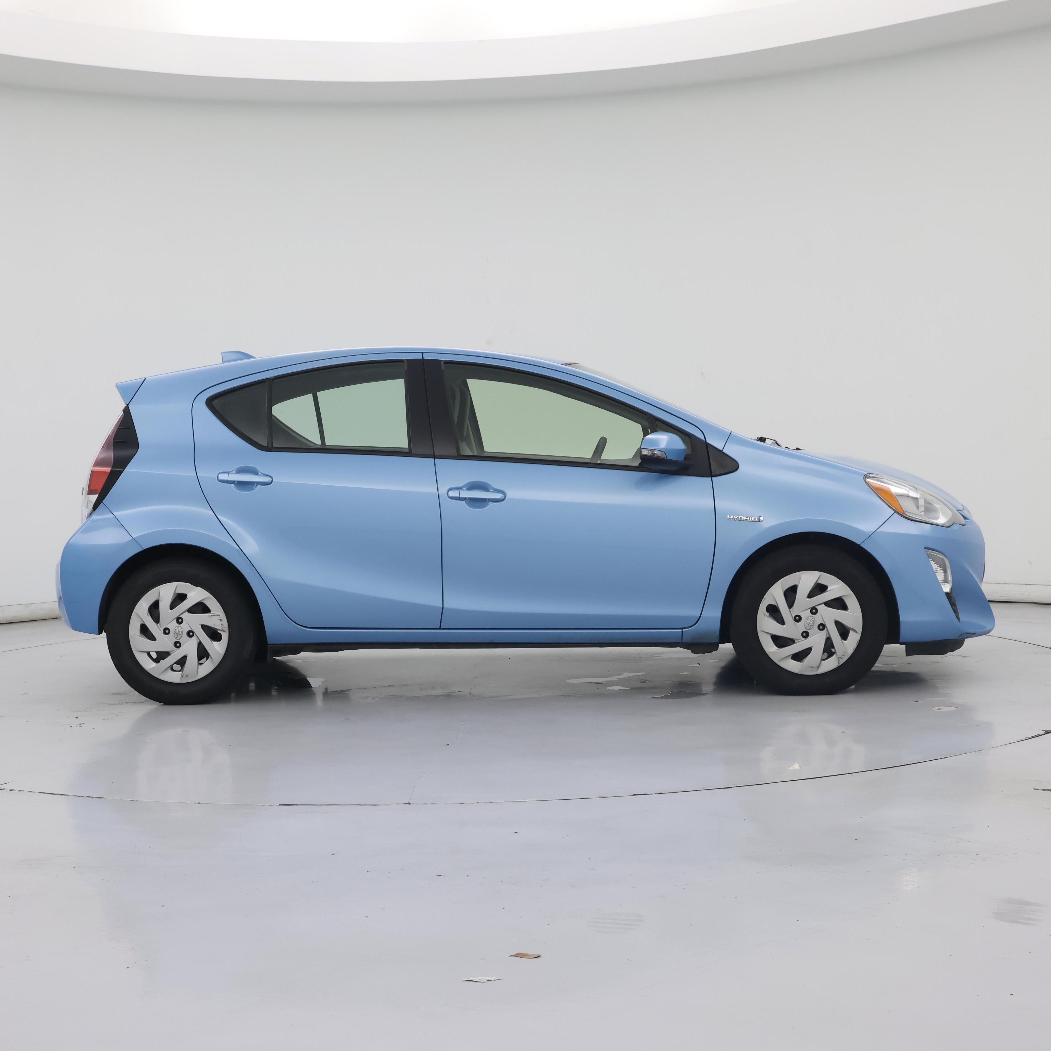 Thumbnail: 2016 Toyota Prius c - 7
