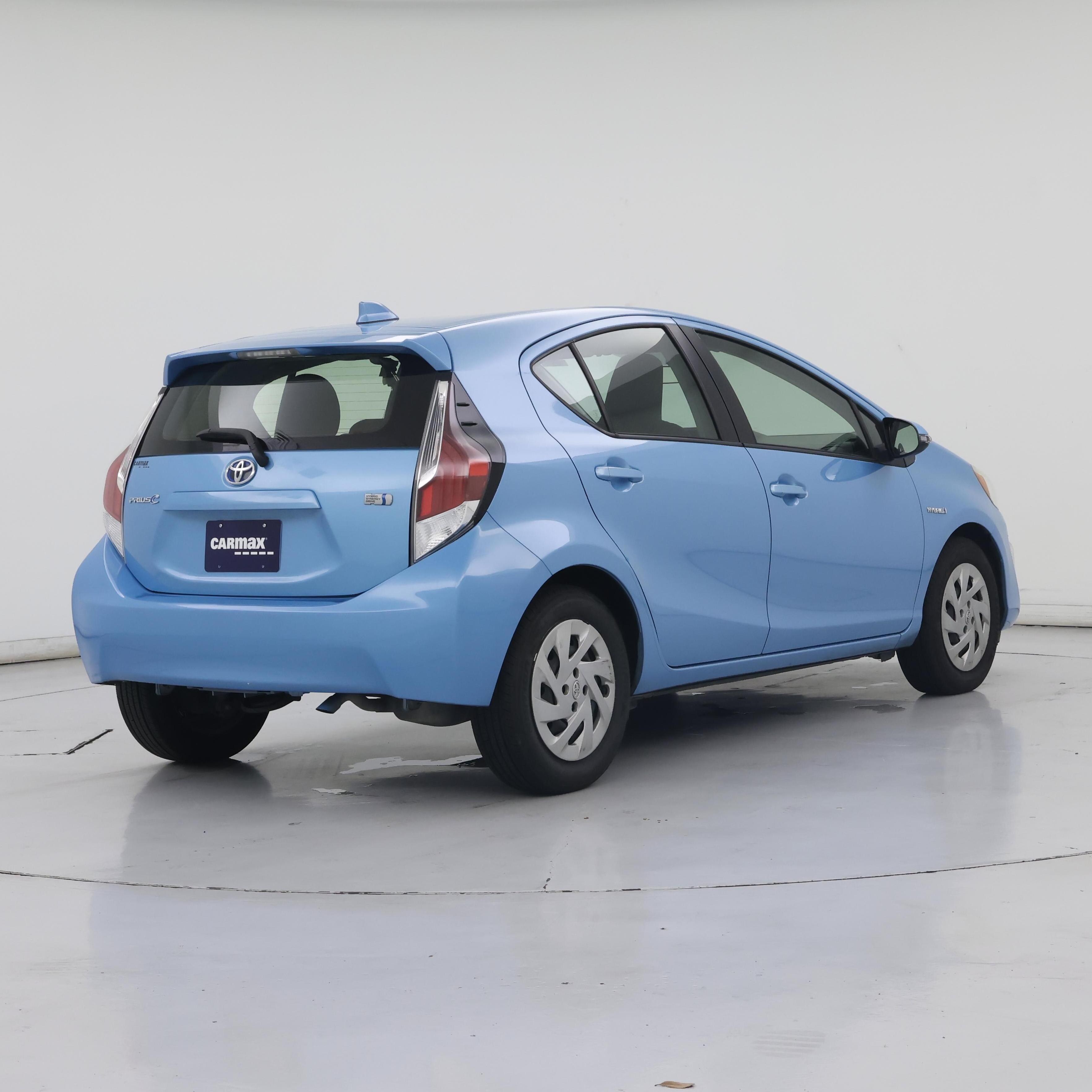 Thumbnail: 2016 Toyota Prius c - 8