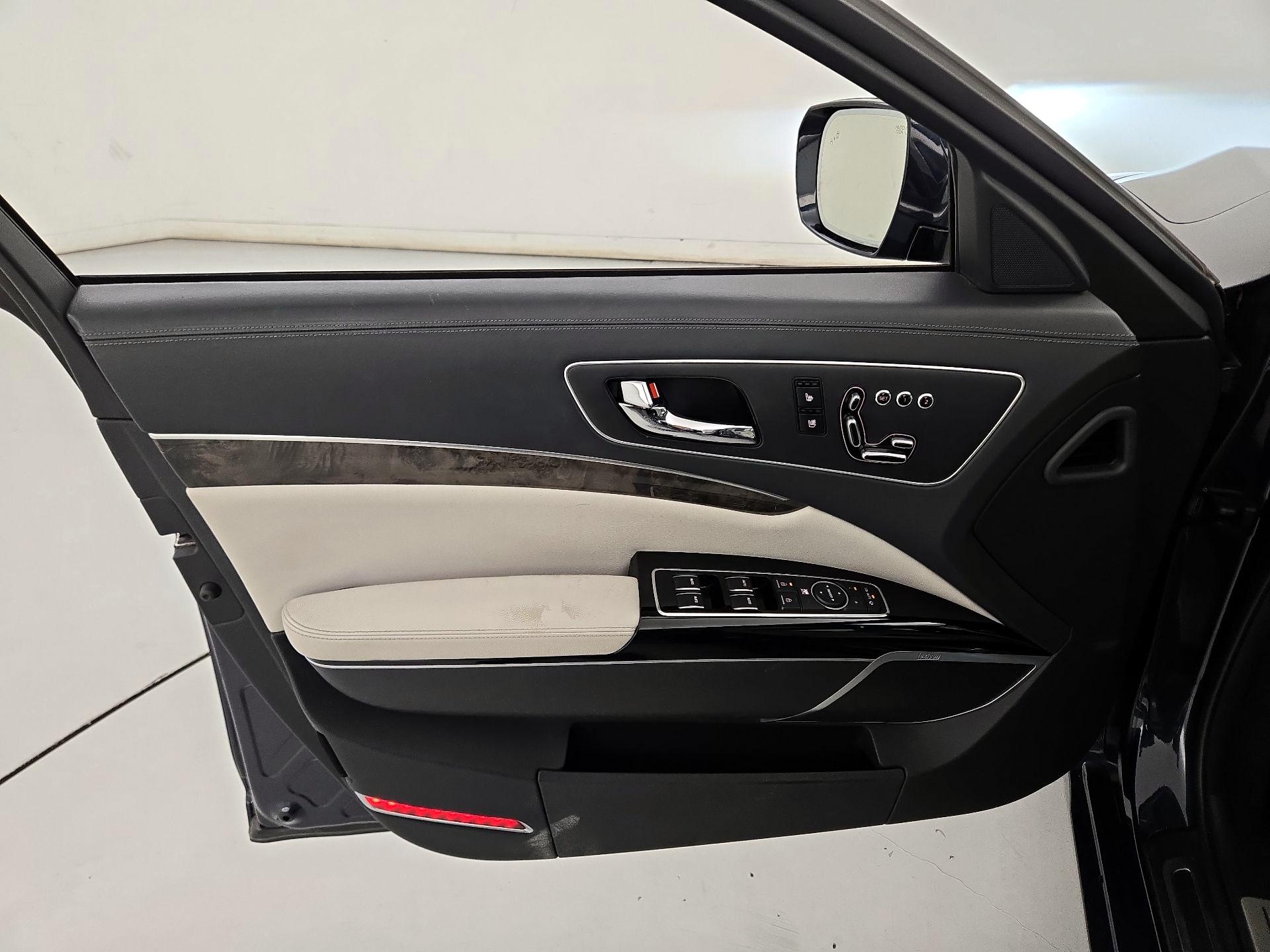Thumbnail: 2015 Kia K900 - 12