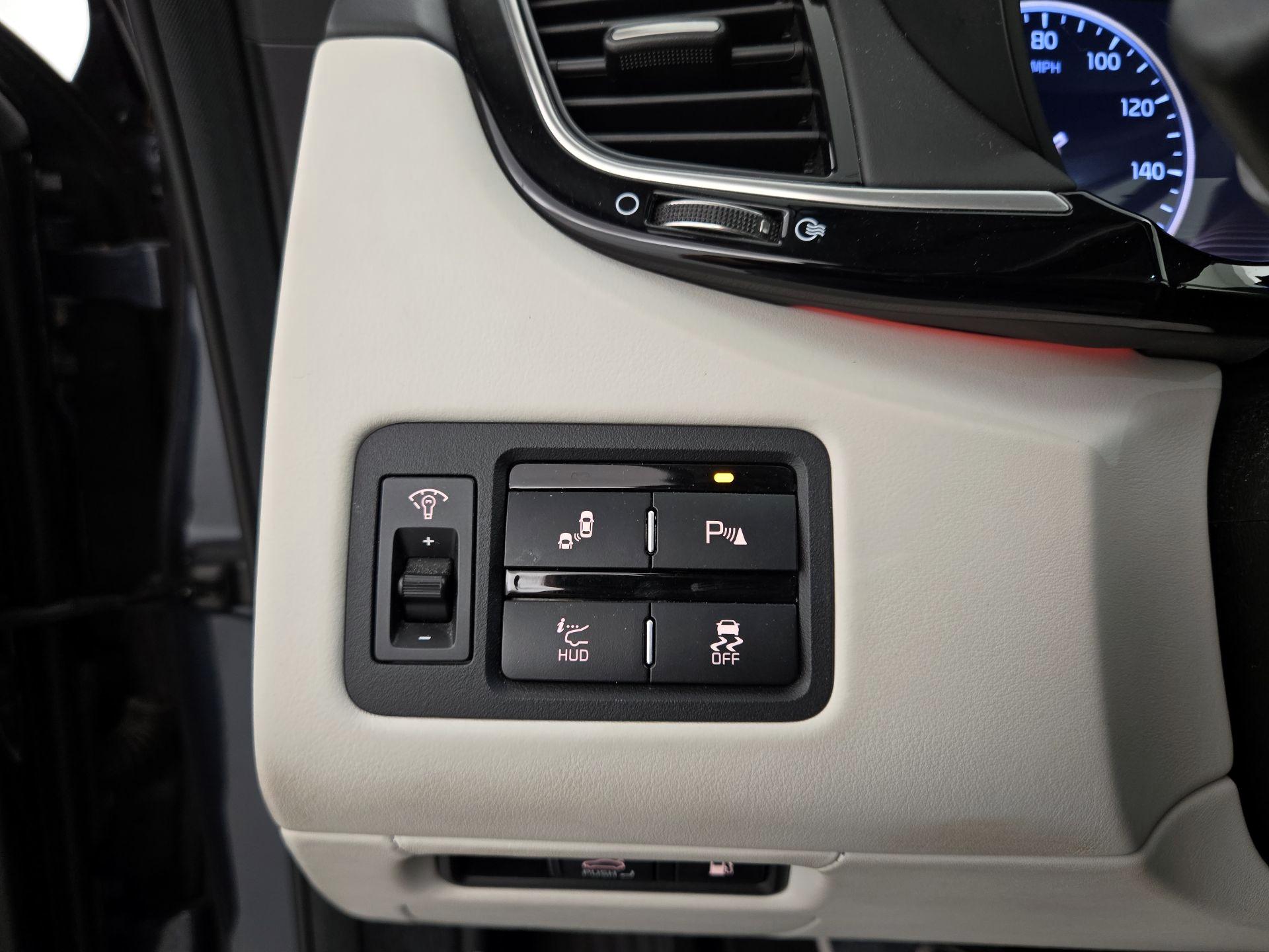Thumbnail: 2015 Kia K900 - 13