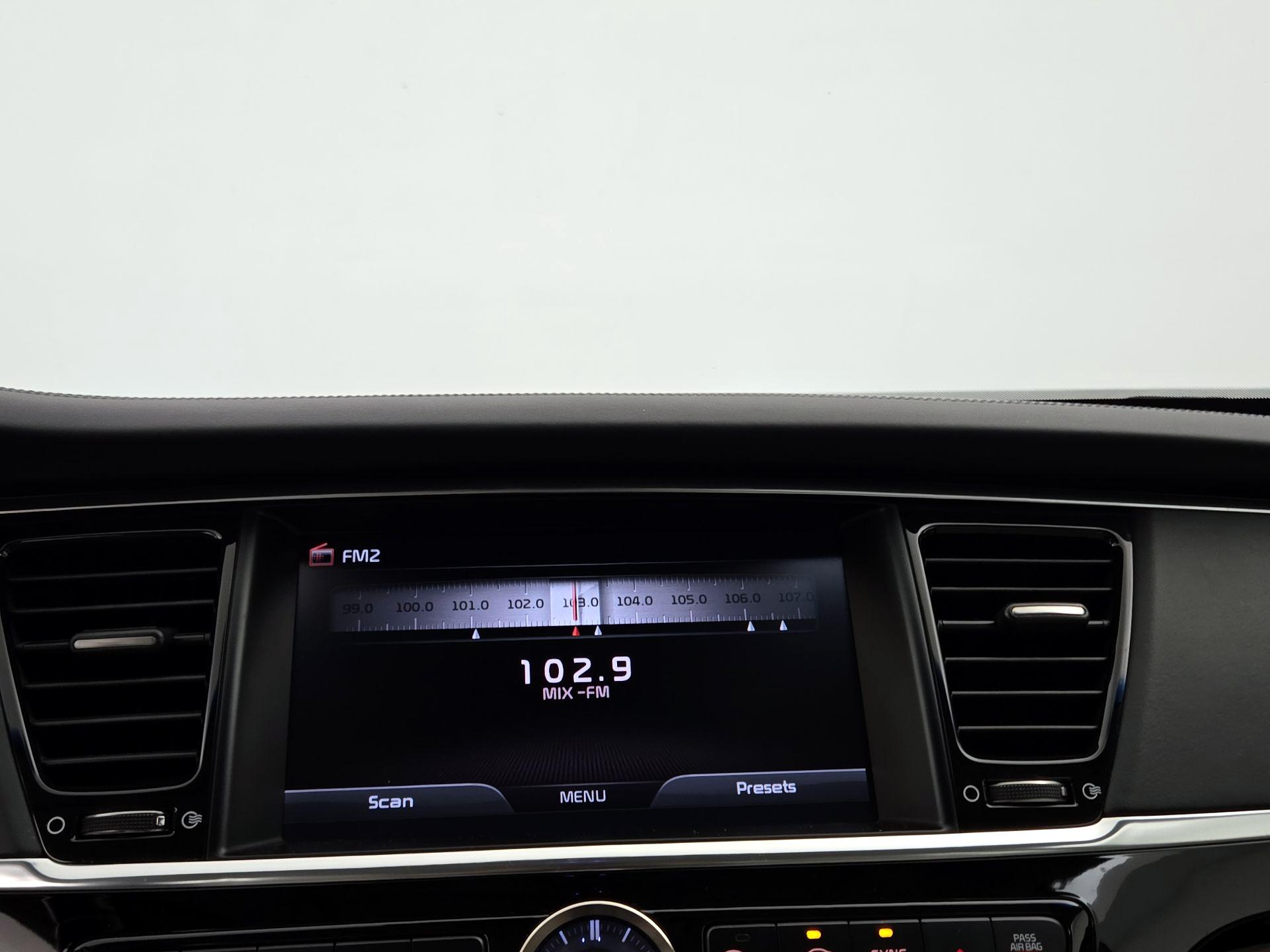 Thumbnail: 2015 Kia K900 - 16