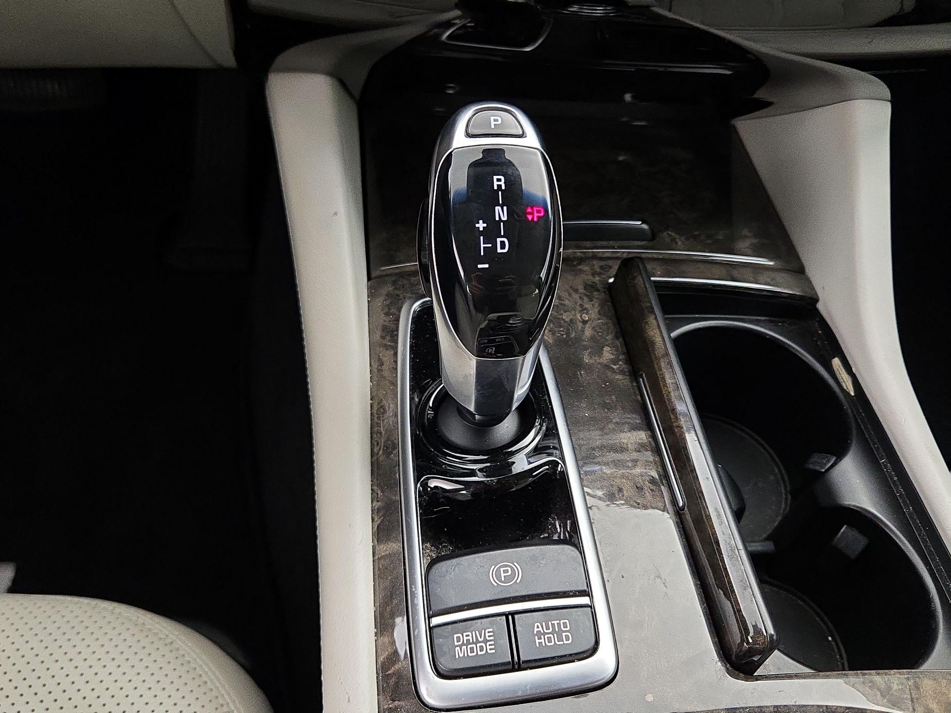 Thumbnail: 2015 Kia K900 - 18