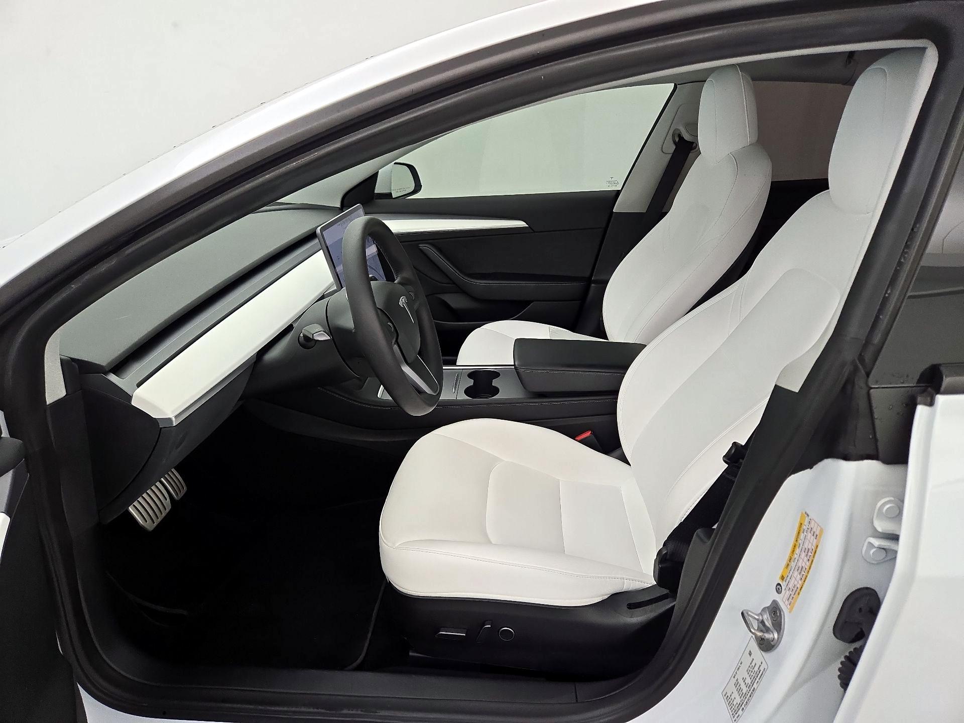 Thumbnail: 2022 Tesla Model 3 - 11