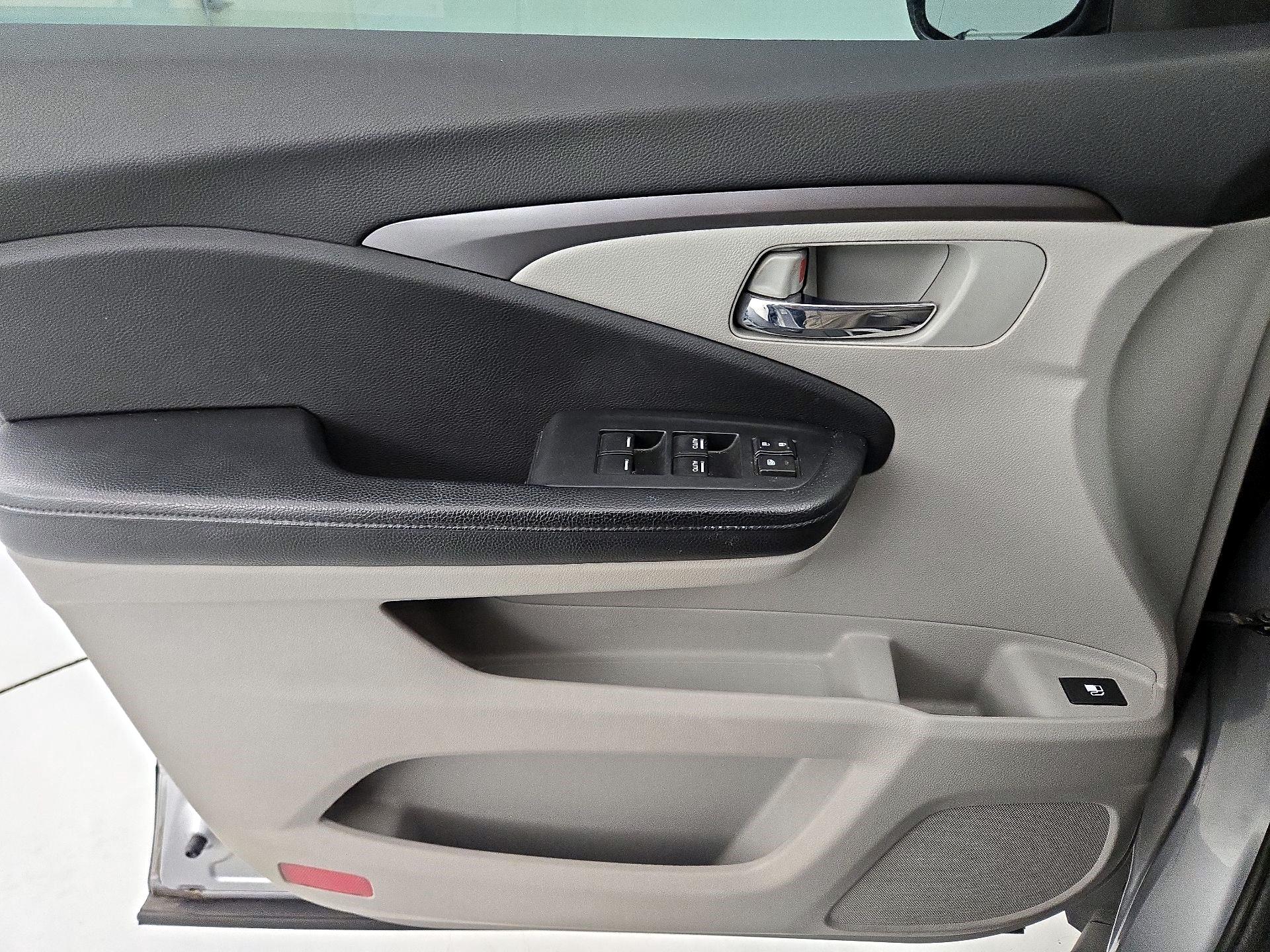 Thumbnail: 2016 Honda Pilot - 12