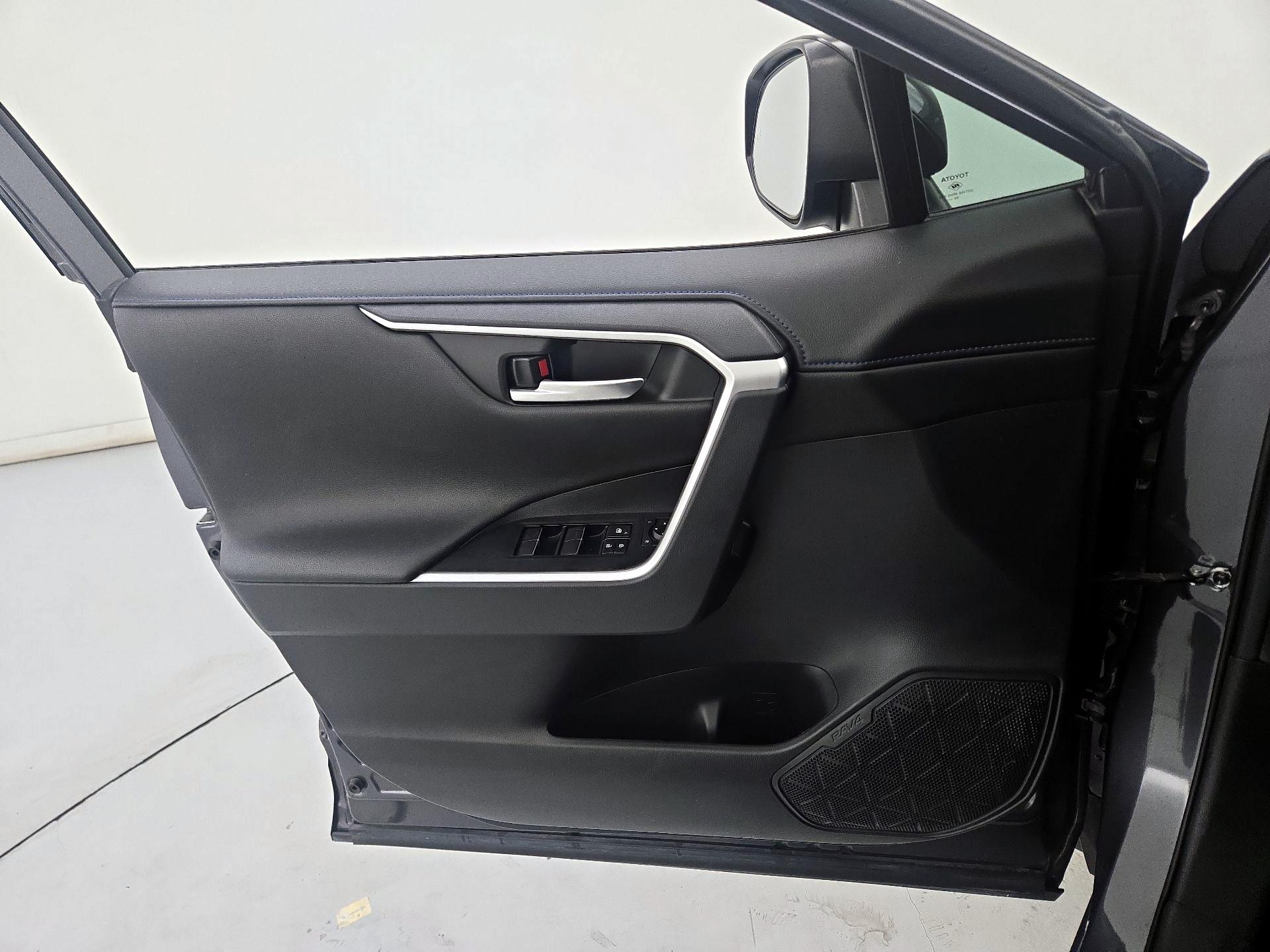 Thumbnail: 2021 Toyota RAV4 - 12