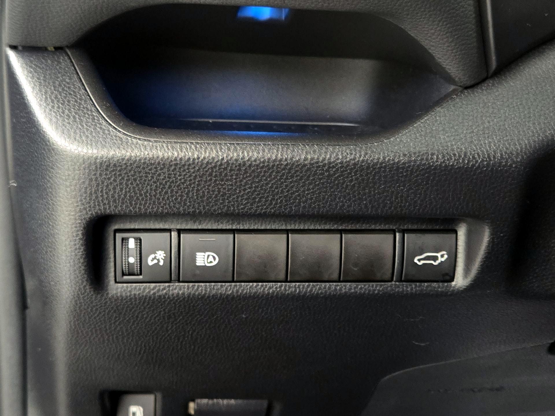 Thumbnail: 2021 Toyota RAV4 - 13