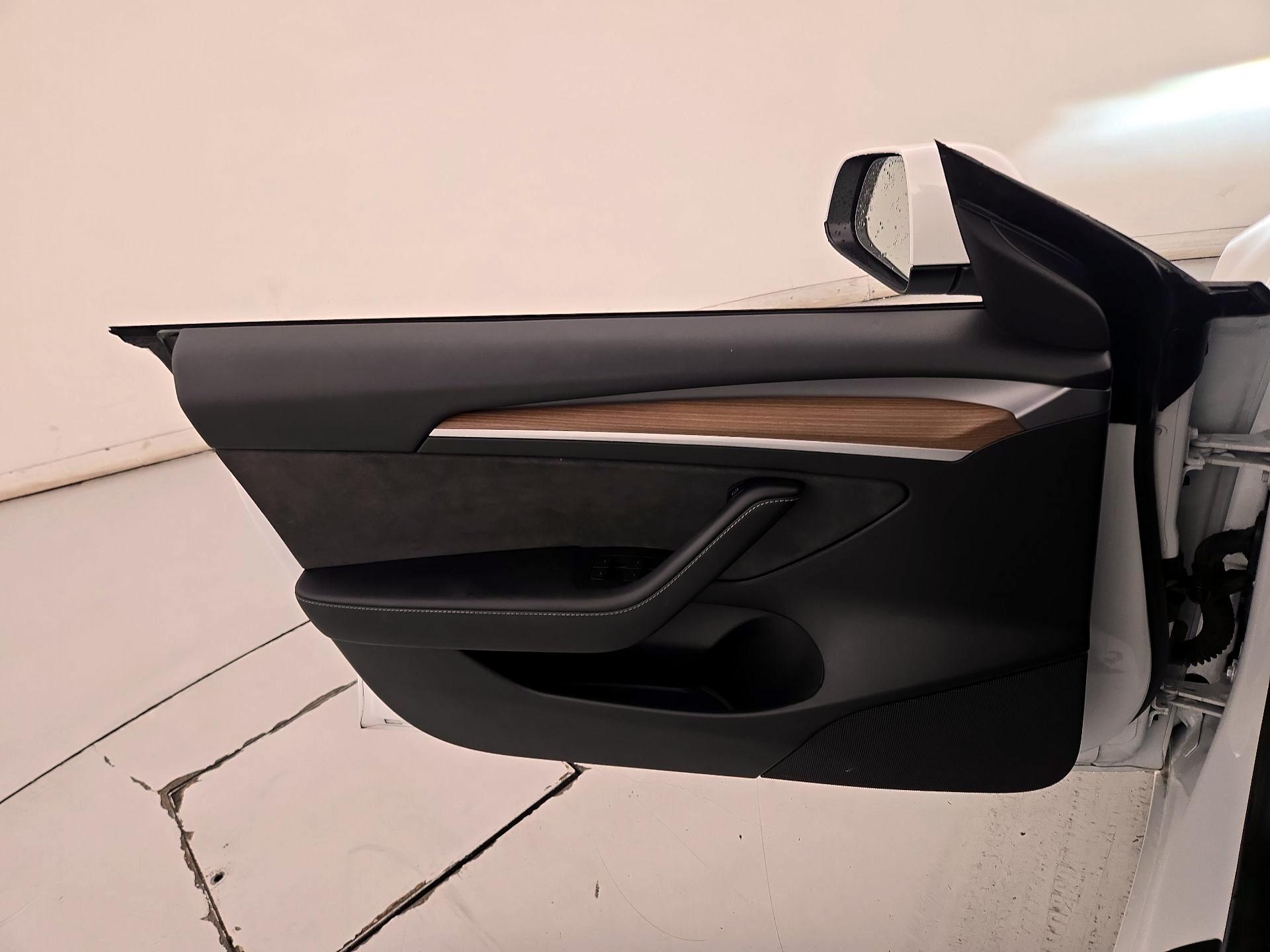 Thumbnail: 2023 Tesla Model 3 - 12
