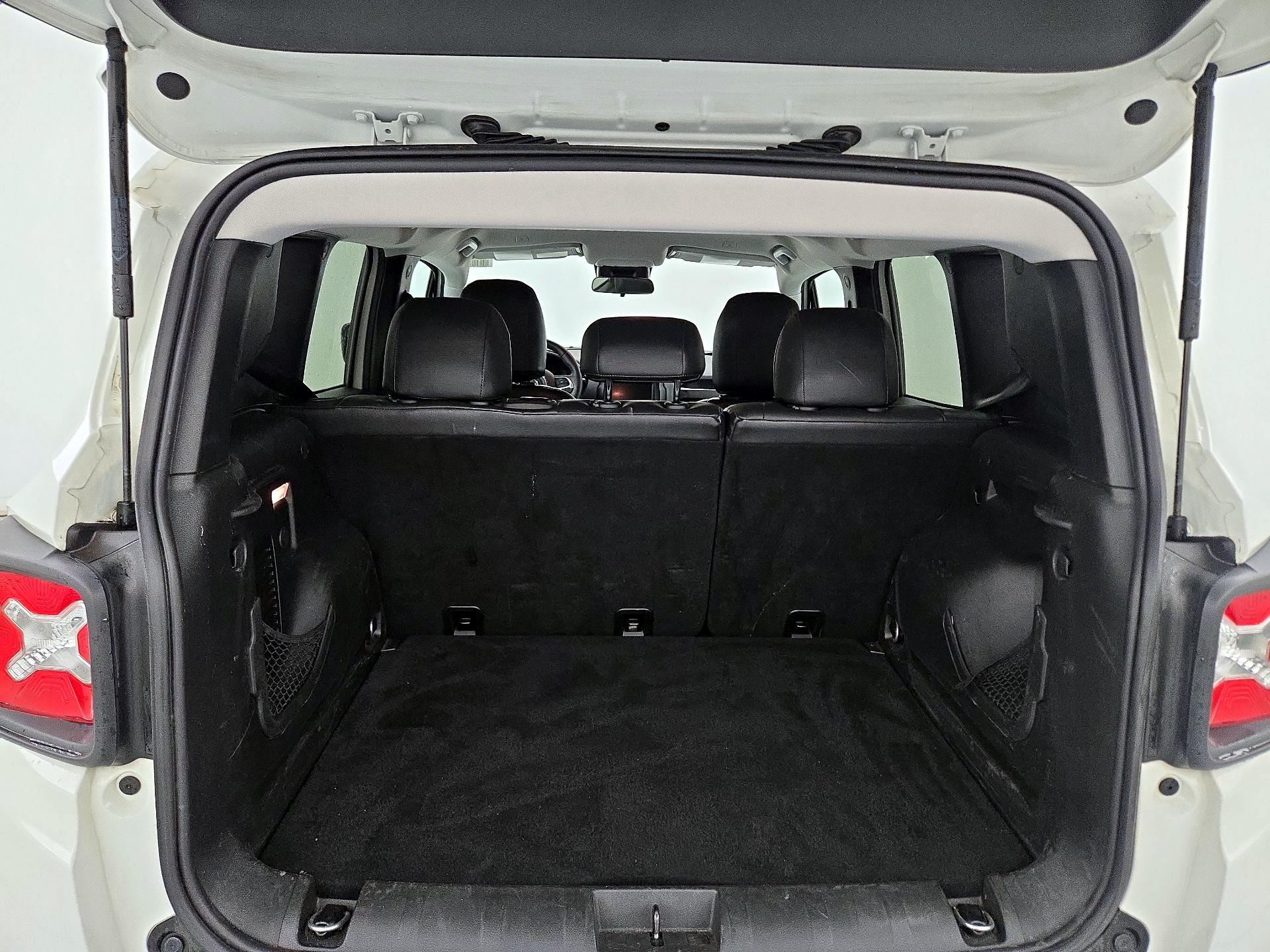 Thumbnail: 2019 Jeep Renegade - 20