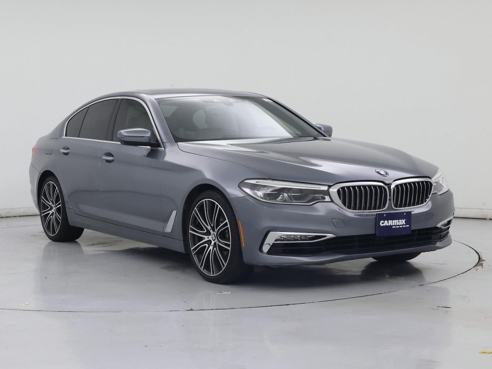 2017 BMW 5 Series 540i - Photo 2