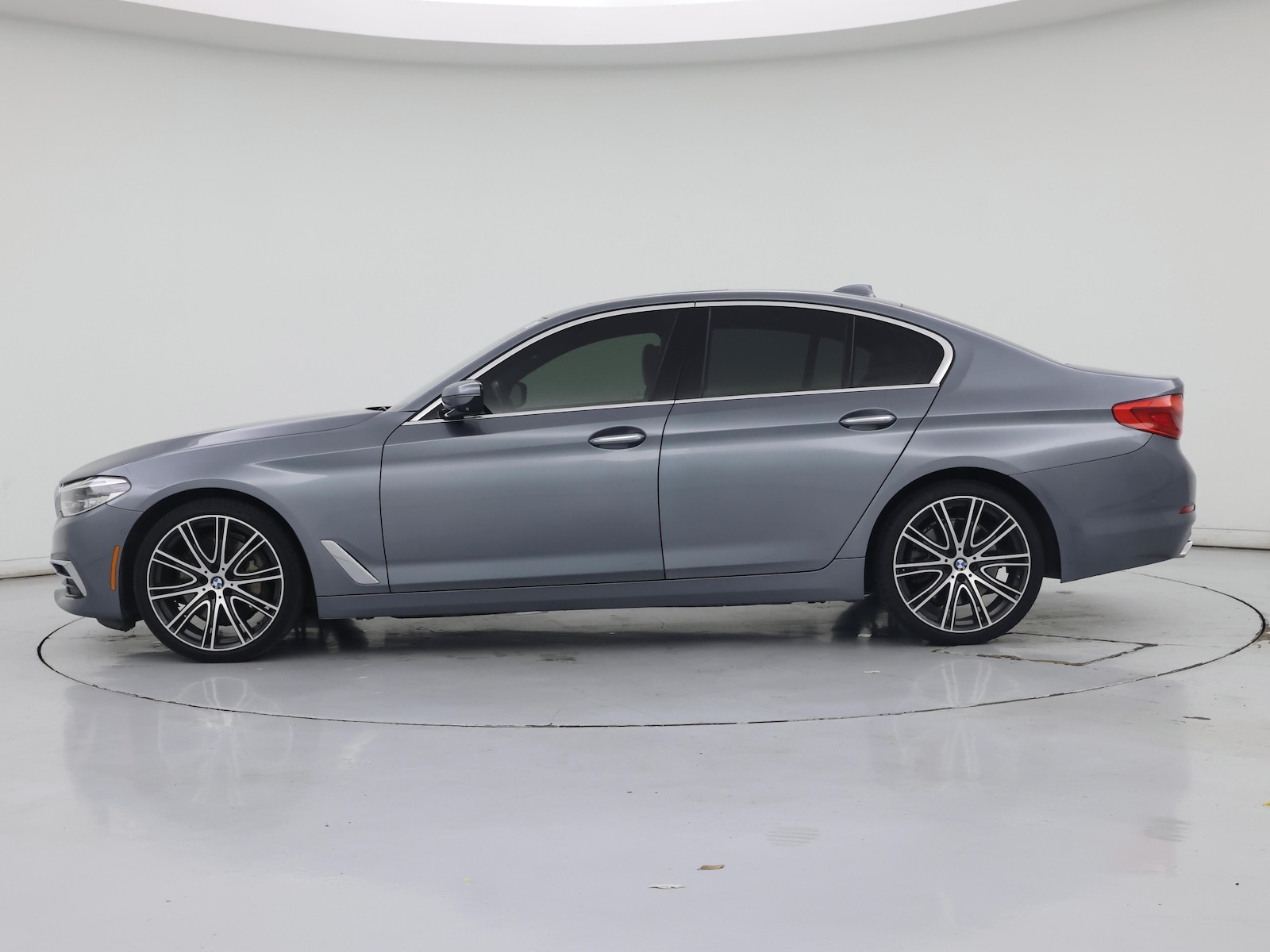 2017 BMW 5 Series 540i - Photo 4
