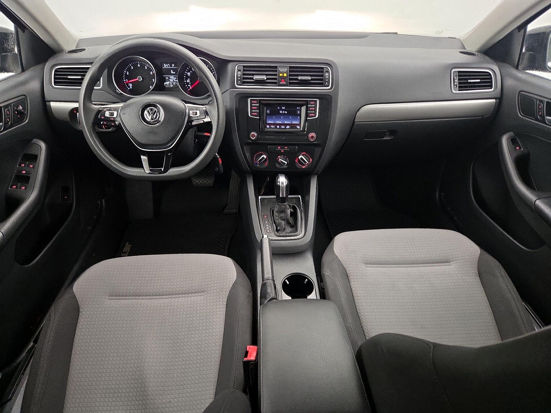 Thumbnail: 2017 Volkswagen Jetta - 9