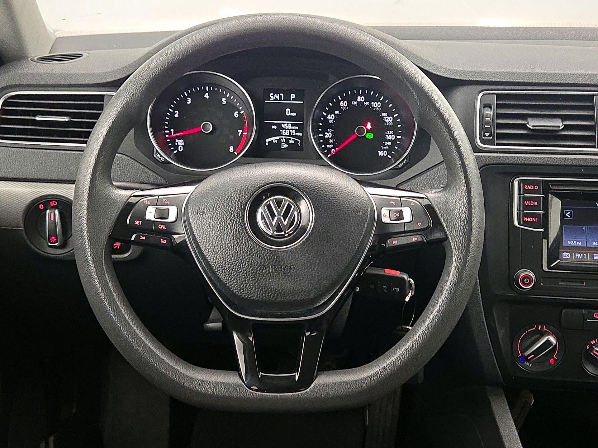 Thumbnail: 2017 Volkswagen Jetta - 10