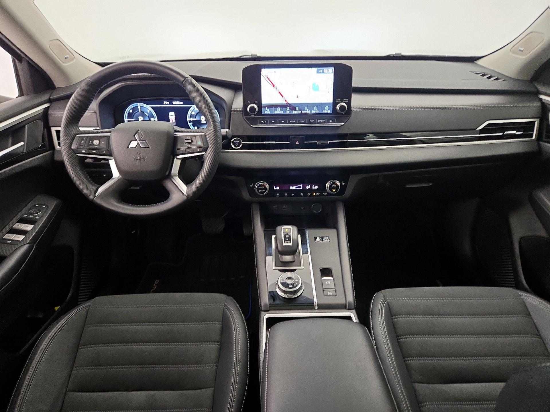Thumbnail: 2023 Mitsubishi Outlander - 9