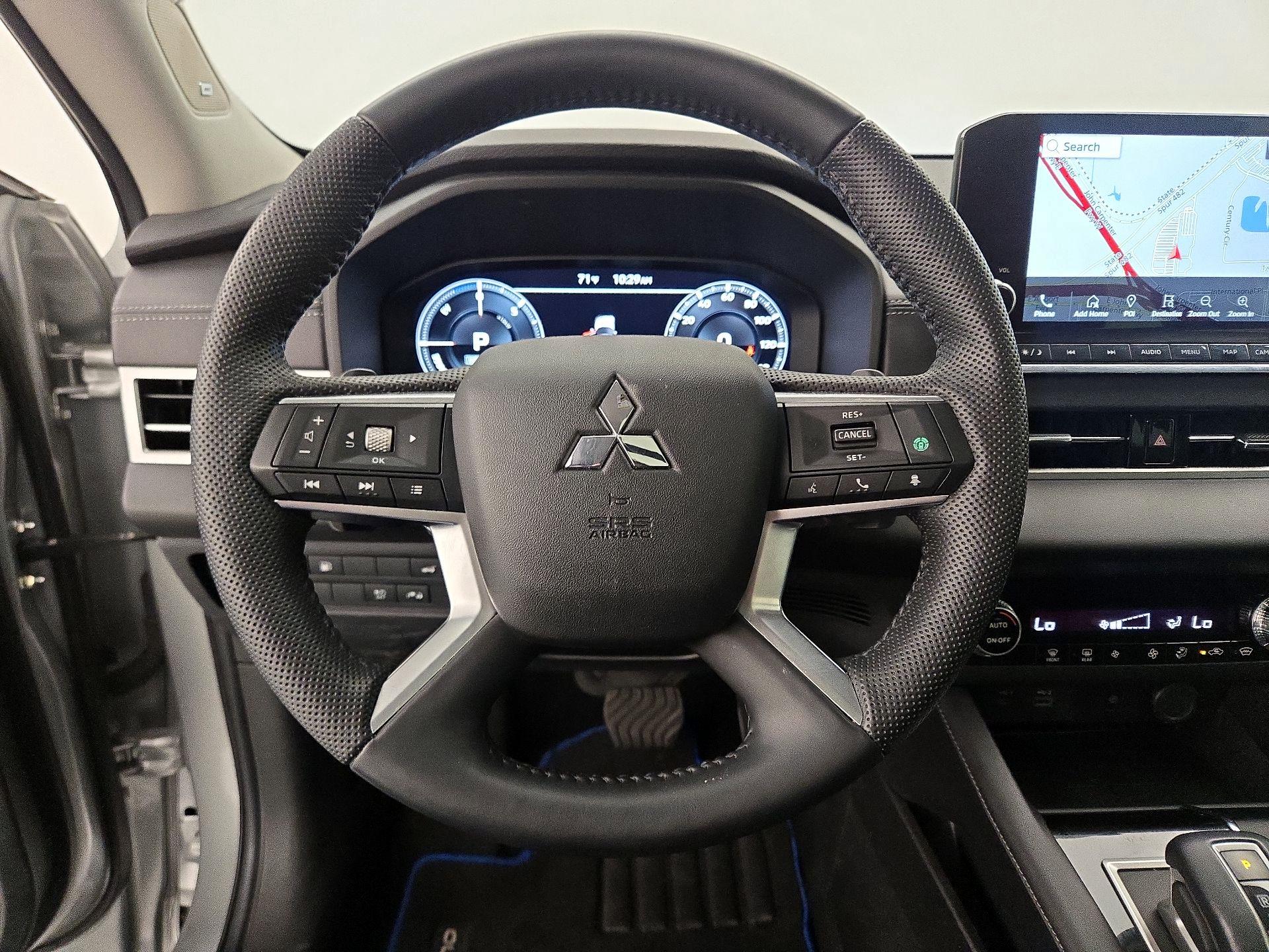 Thumbnail: 2023 Mitsubishi Outlander - 10