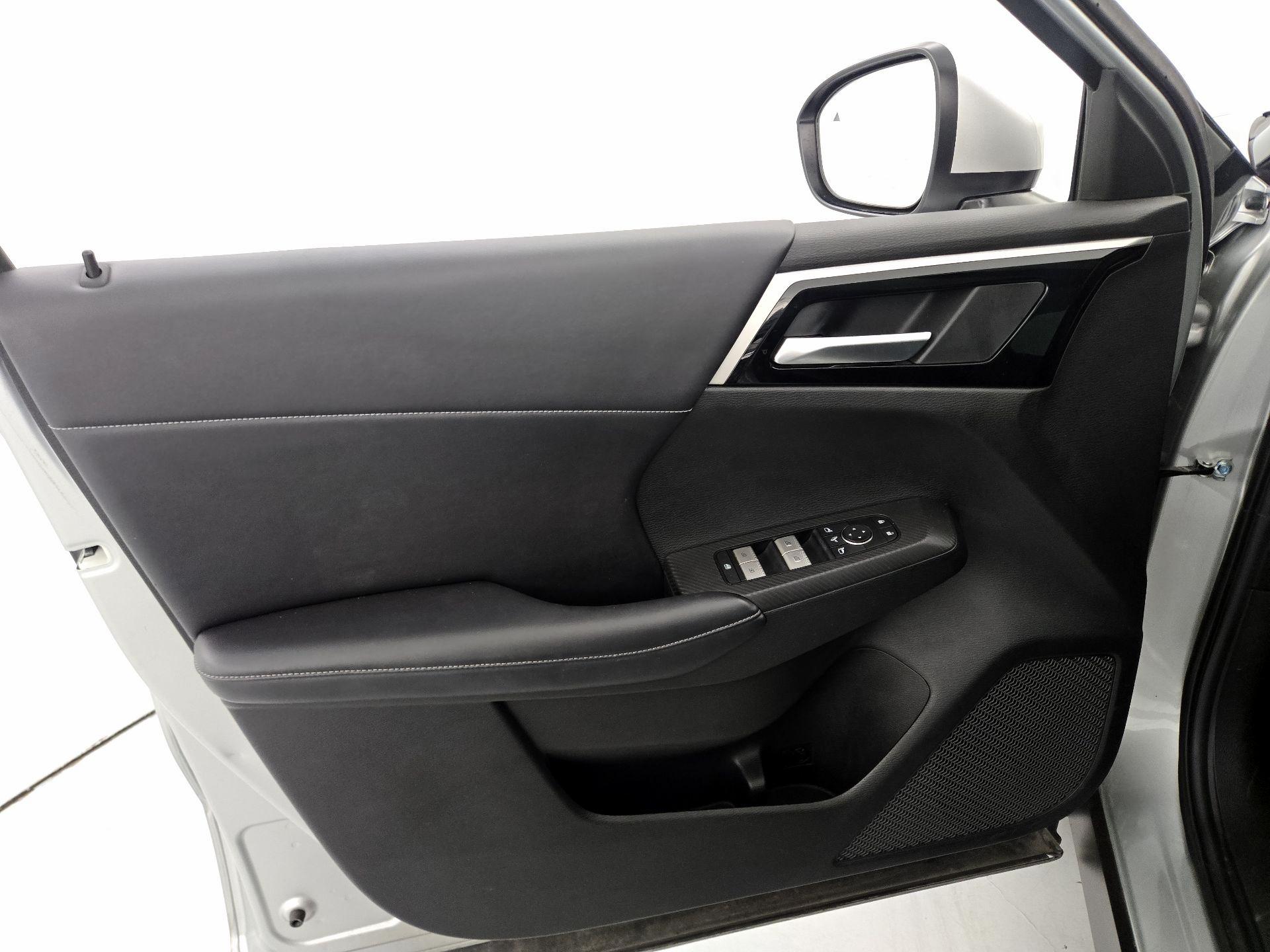 Thumbnail: 2023 Mitsubishi Outlander - 12