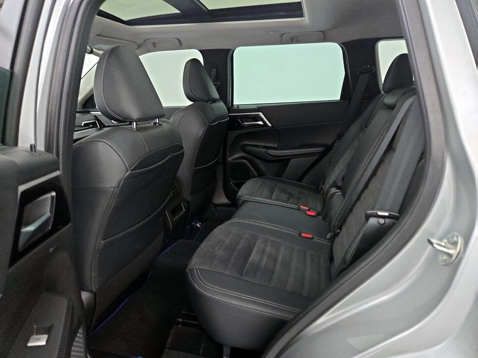 2023 Mitsubishi Outlander Plug-In Hybrid SE - Photo 22
