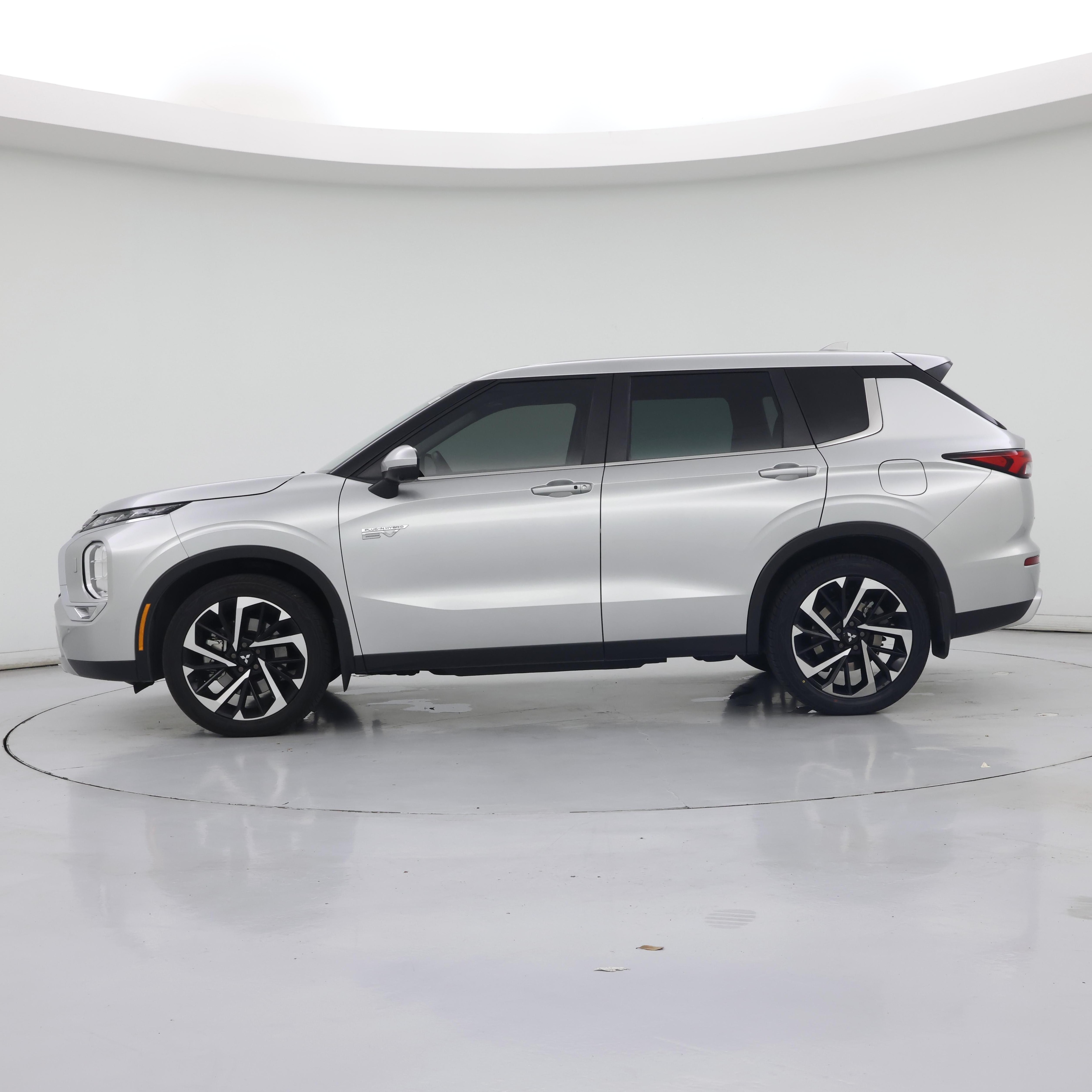 Thumbnail: 2023 Mitsubishi Outlander - 3